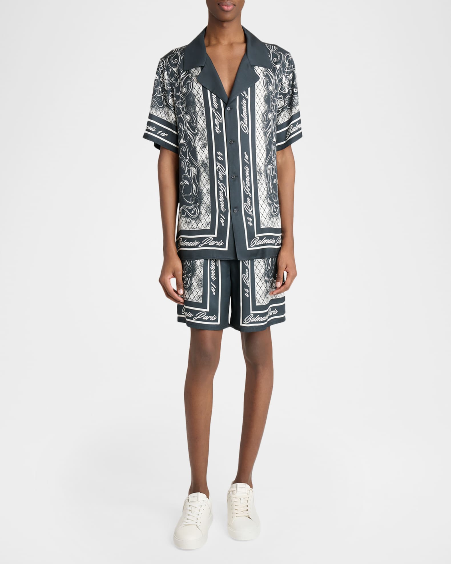 BALMAIN PARIS 総柄 カーゴショートパンツ Balmain Men's Viscose Foulard-Print Relaxed Pull-On Shorts