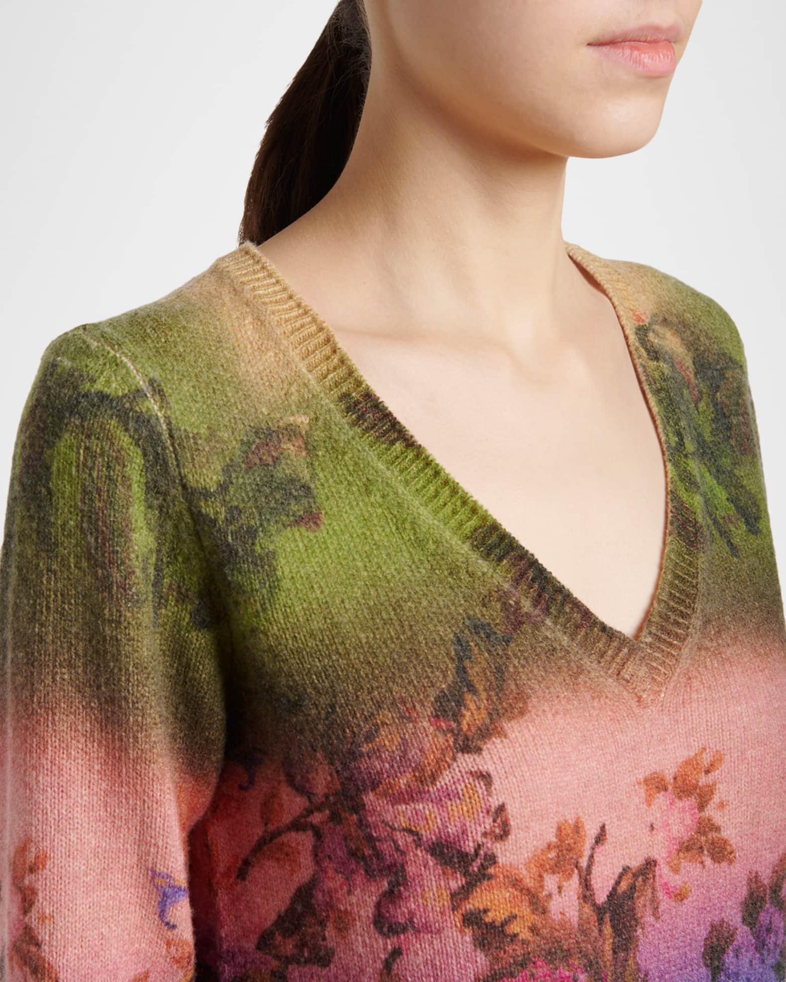 ETRO 花柄 Vネックセーター 44 Etro Degrade Floral-Print Wool V-Neck Sweater | Neiman Marcus