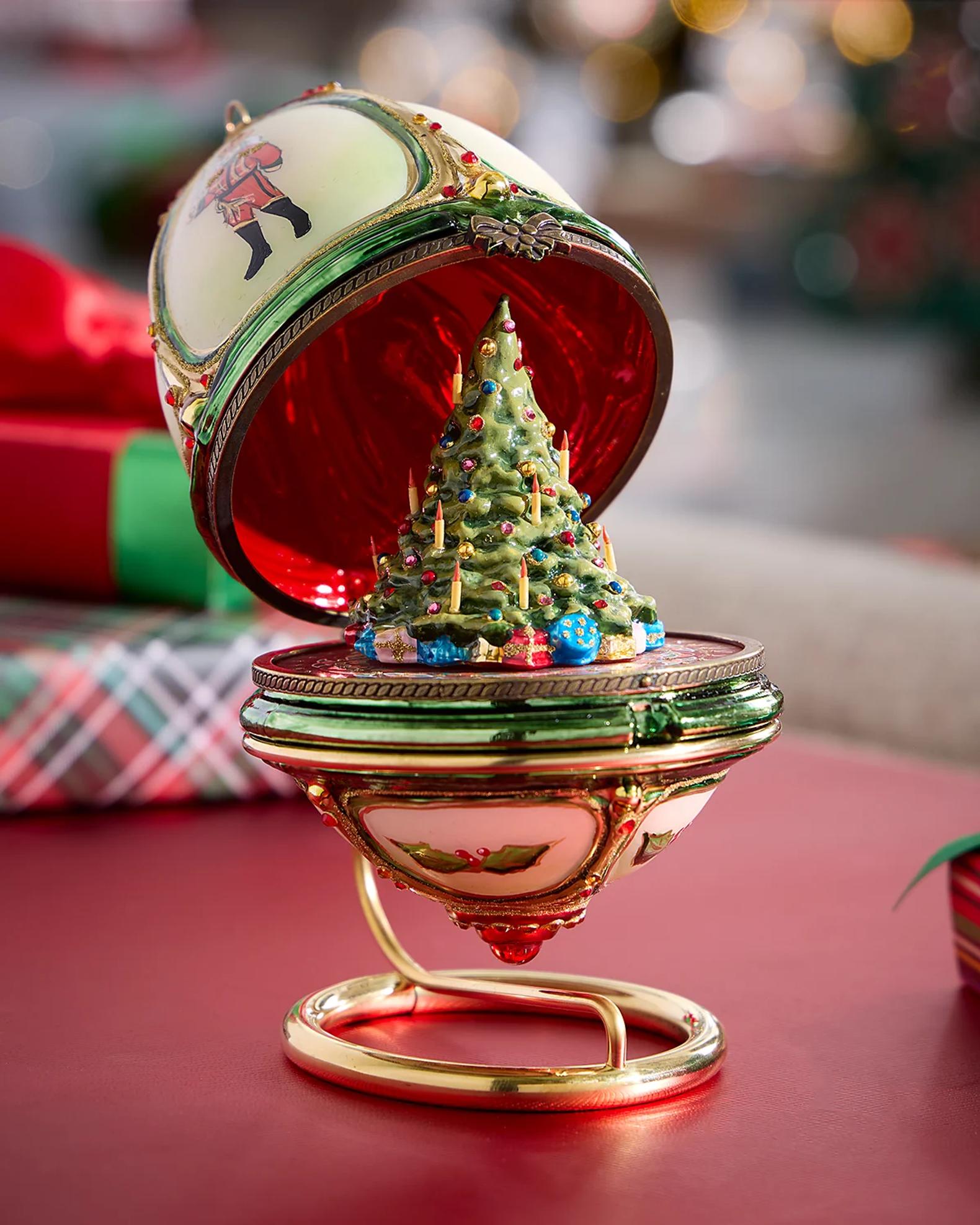 Komozja Christmas Tree with Presents in Hinged Egg Christmas