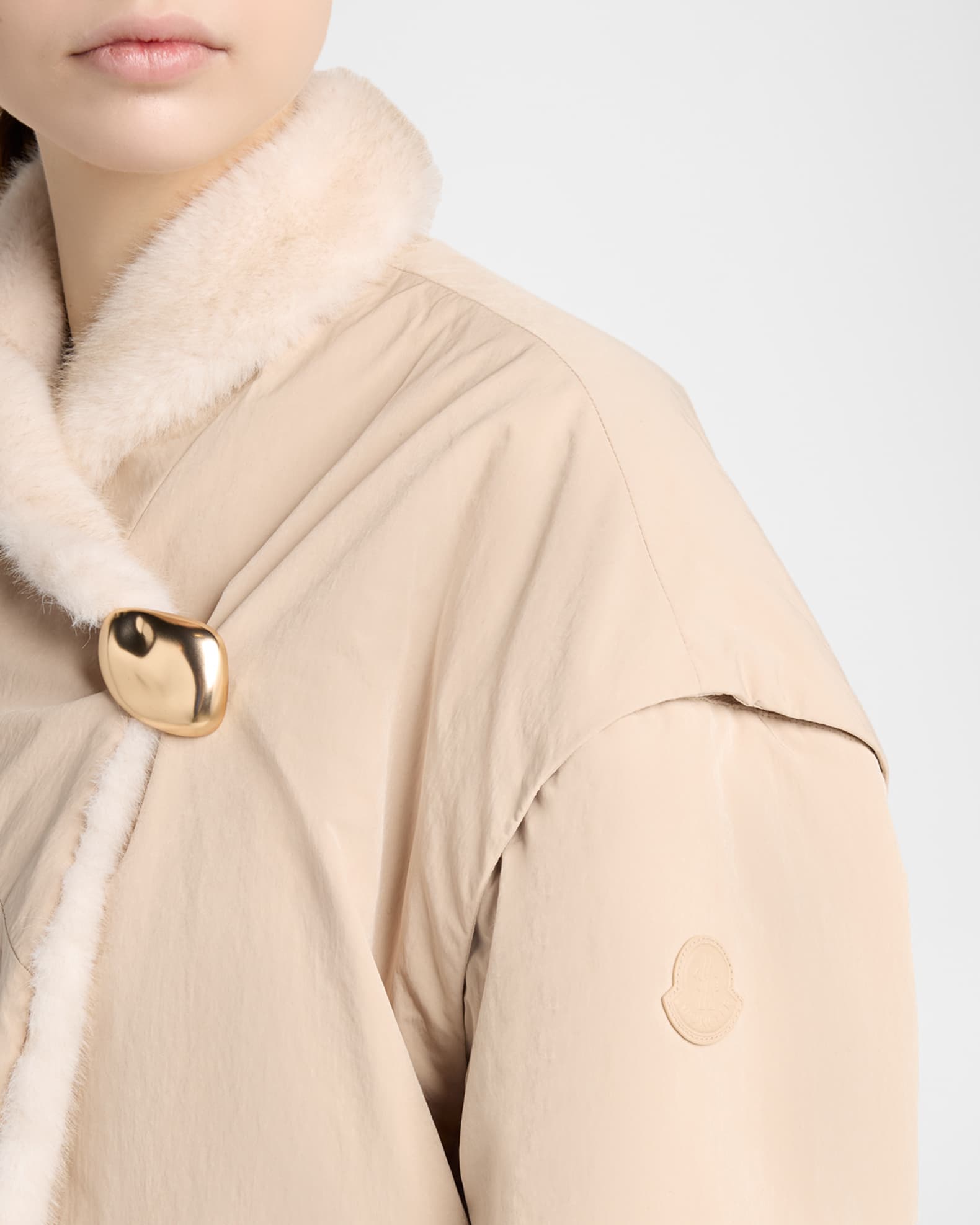 【美品】2WAY MONCLER ベージュ ファーコート Moncler Chardonneret 2-in-1 Reversible Teddy Down Jacket | Neiman
