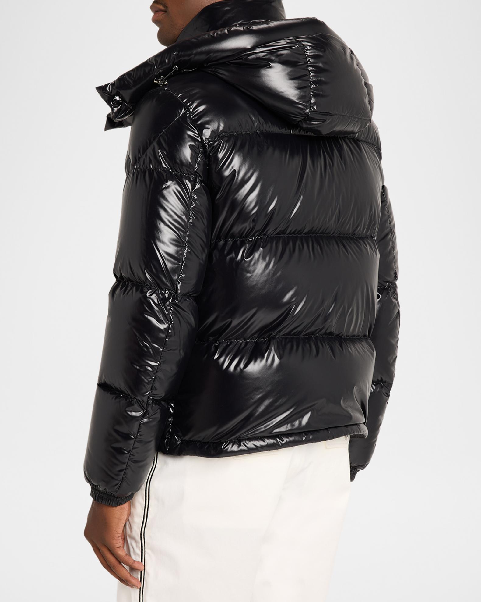 ち　　MONCLER Moncler Men's Montbeliard Hooded Short Down Jacket | Neiman Marcus