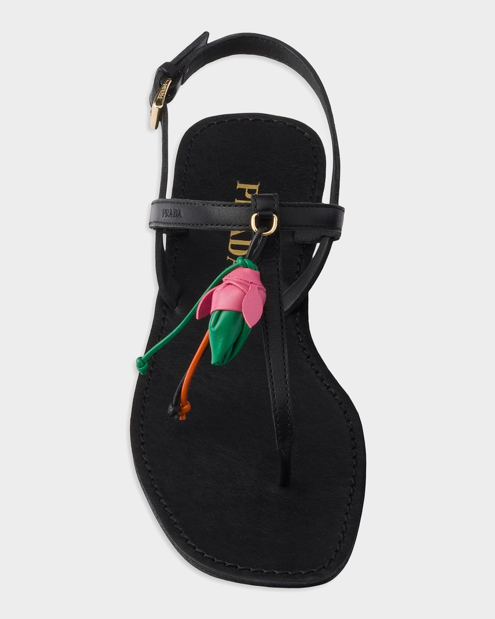 プラダ レザー ミュール フラワーモチーフ ブラック Prada Antiqued Leather Thong Sandals with Floral Ornament | Neiman