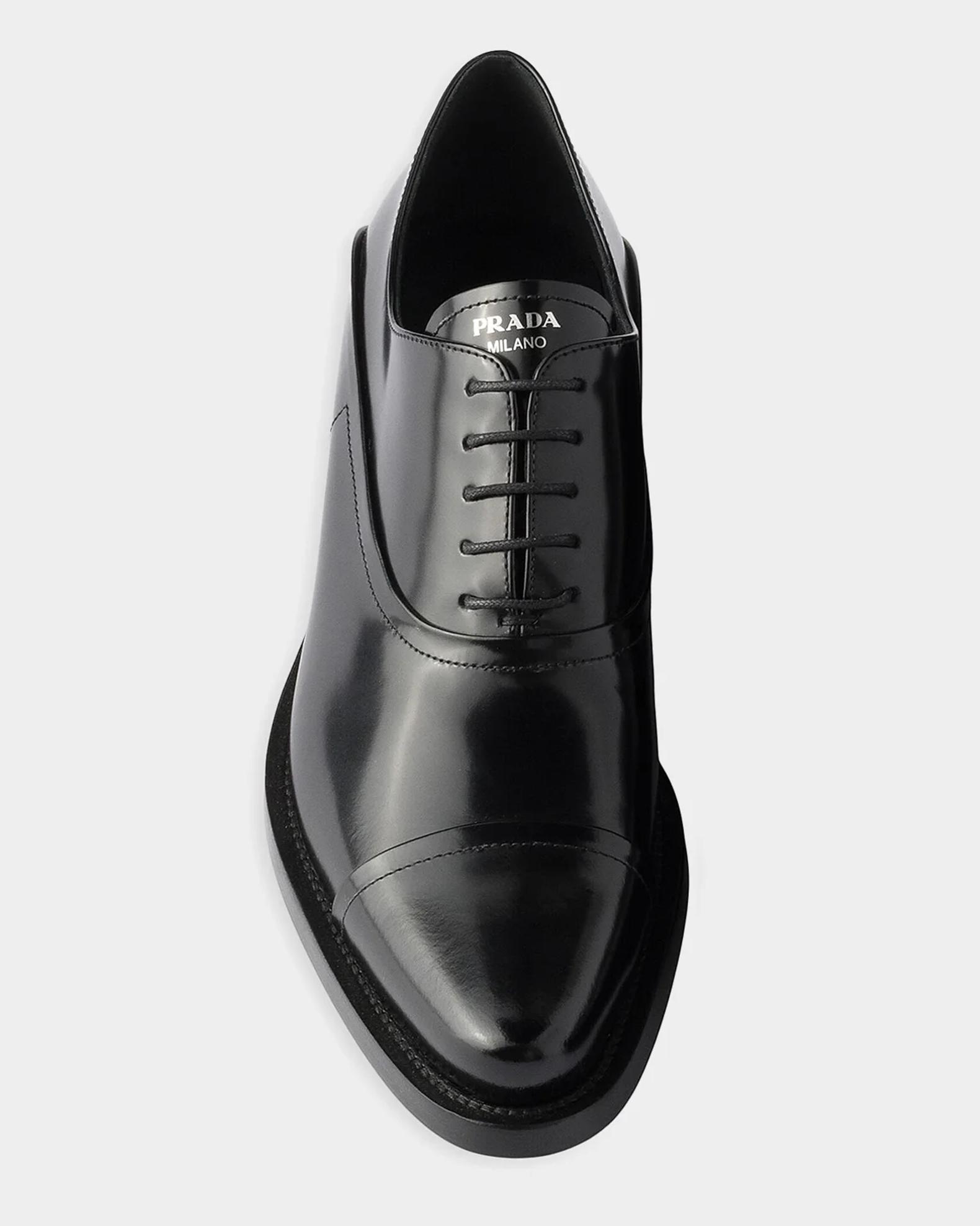靴 PRADA Brushed Leather Business Shoes Prada Brushed Leather Oxfords | Neiman Marcus
