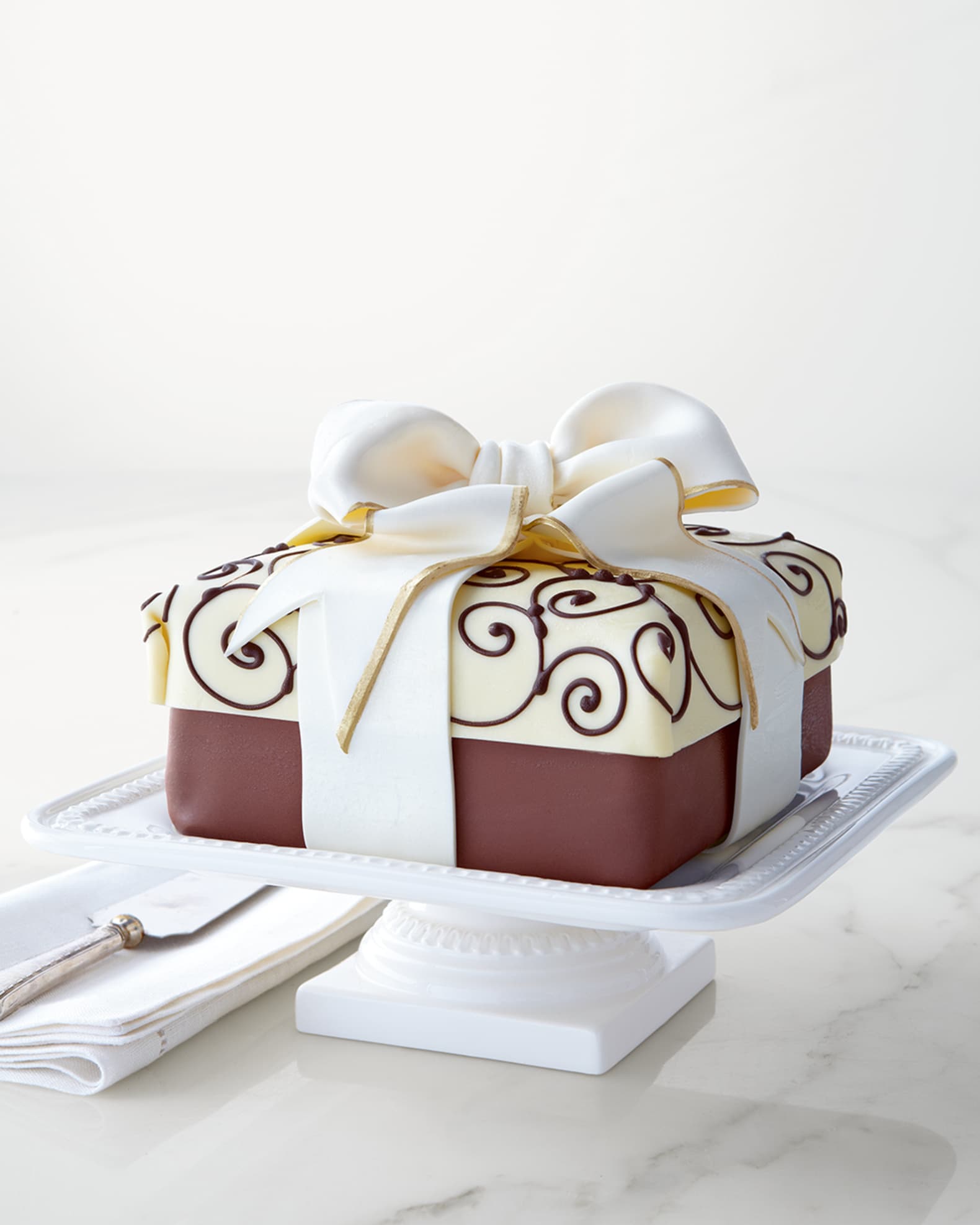 Traditional Elegance "Present" Cheesecake 0