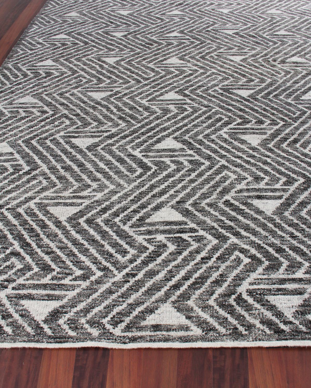 Exquisite Rugs Turner Hand-Knotted Rug | Thumbnail 6