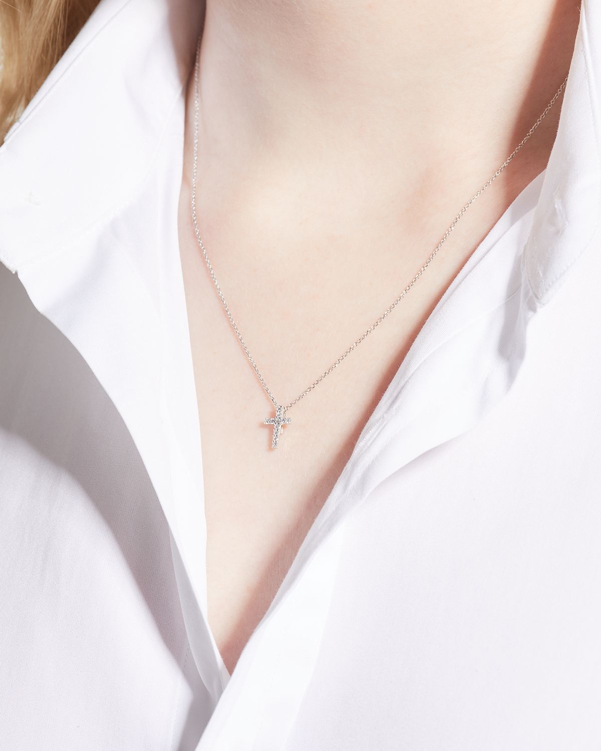 Roberto Coin 18k Small Diamond Cross Pendant Necklace