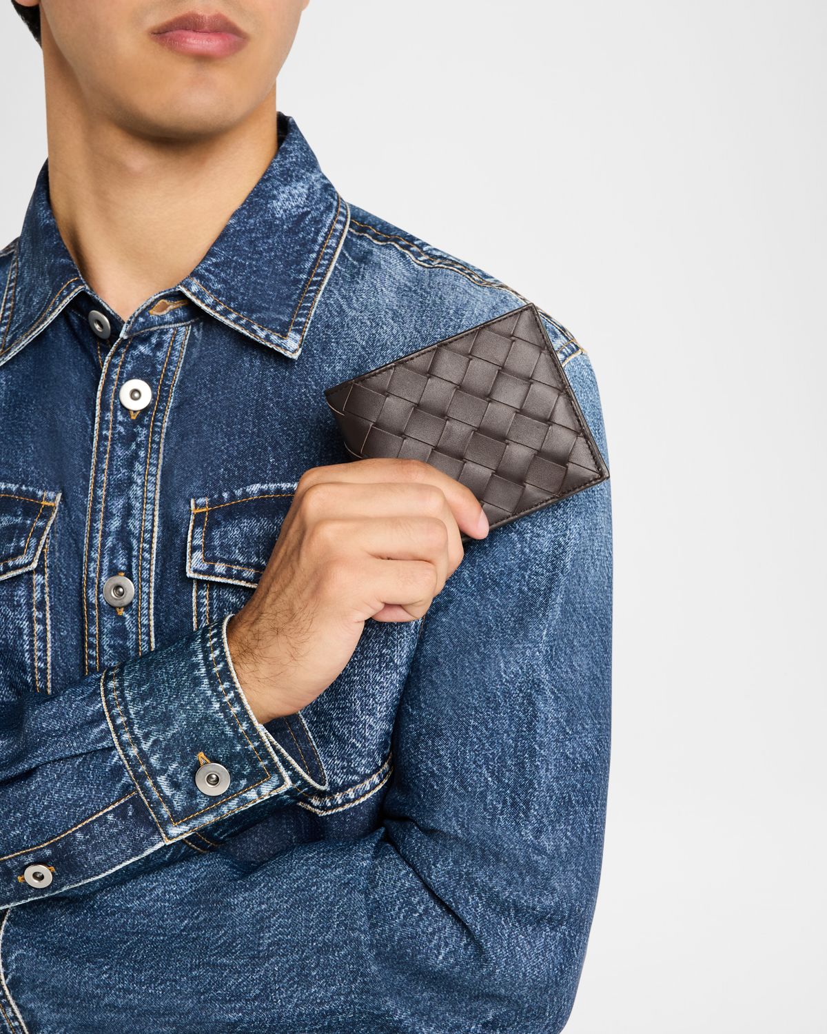 Bottega Veneta Men 's Intrecciato Leather Bifold Wallet