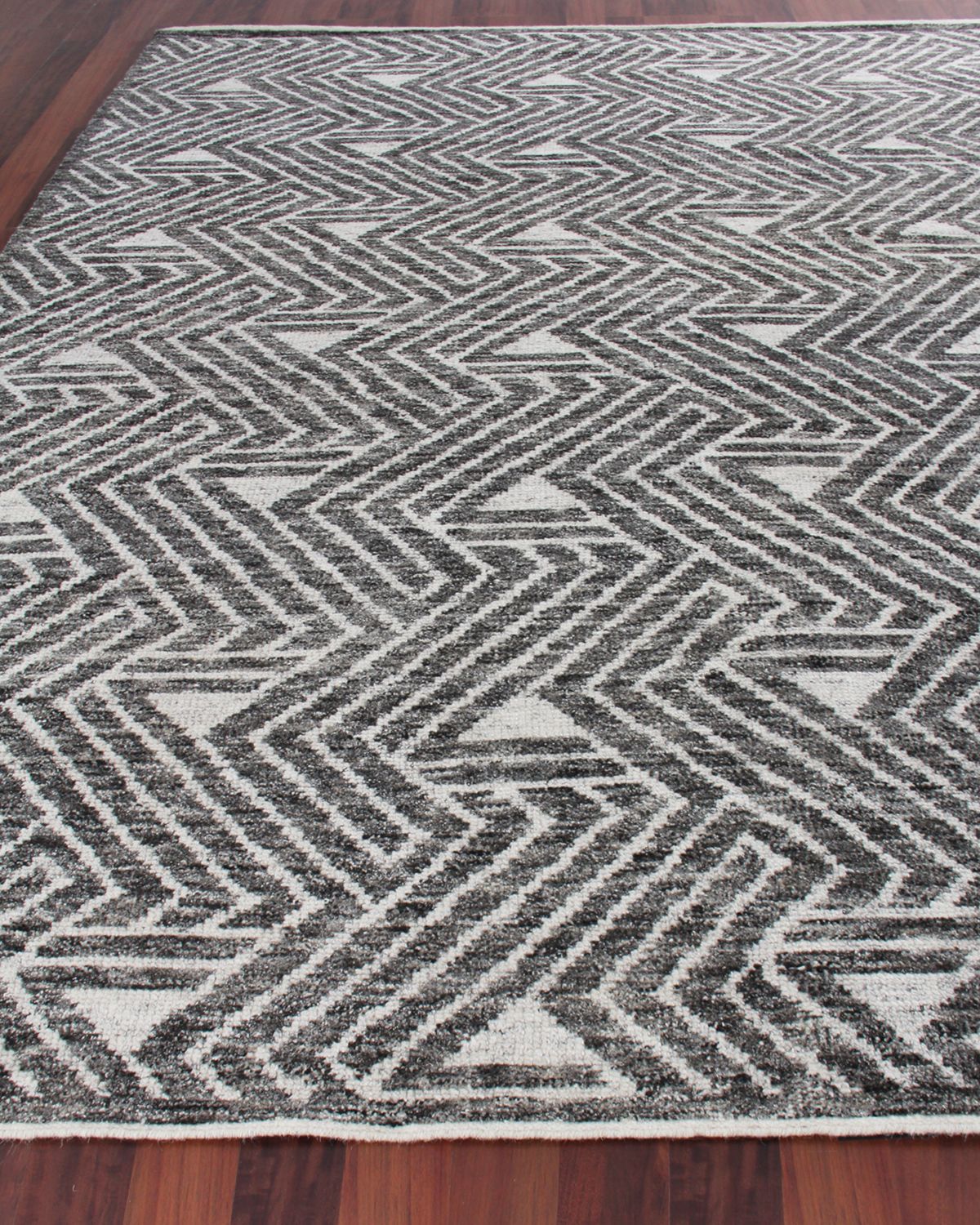 Exquisite Rugs Turner Hand-Knotted Rug | Thumbnail 6