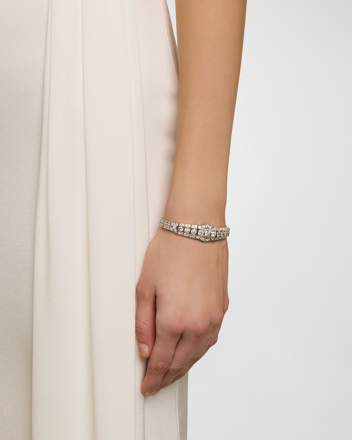 NM Estate Estate Platinum Diamond Art Deco Airline Spread Center Bracelet