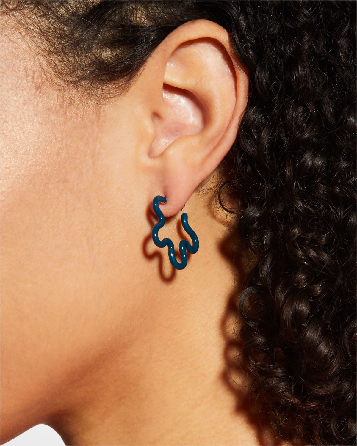 Bea Bongiasca Two-Tone Asymmetrical Flower Small Hoop Earrings in Emerald and Teal Enamel