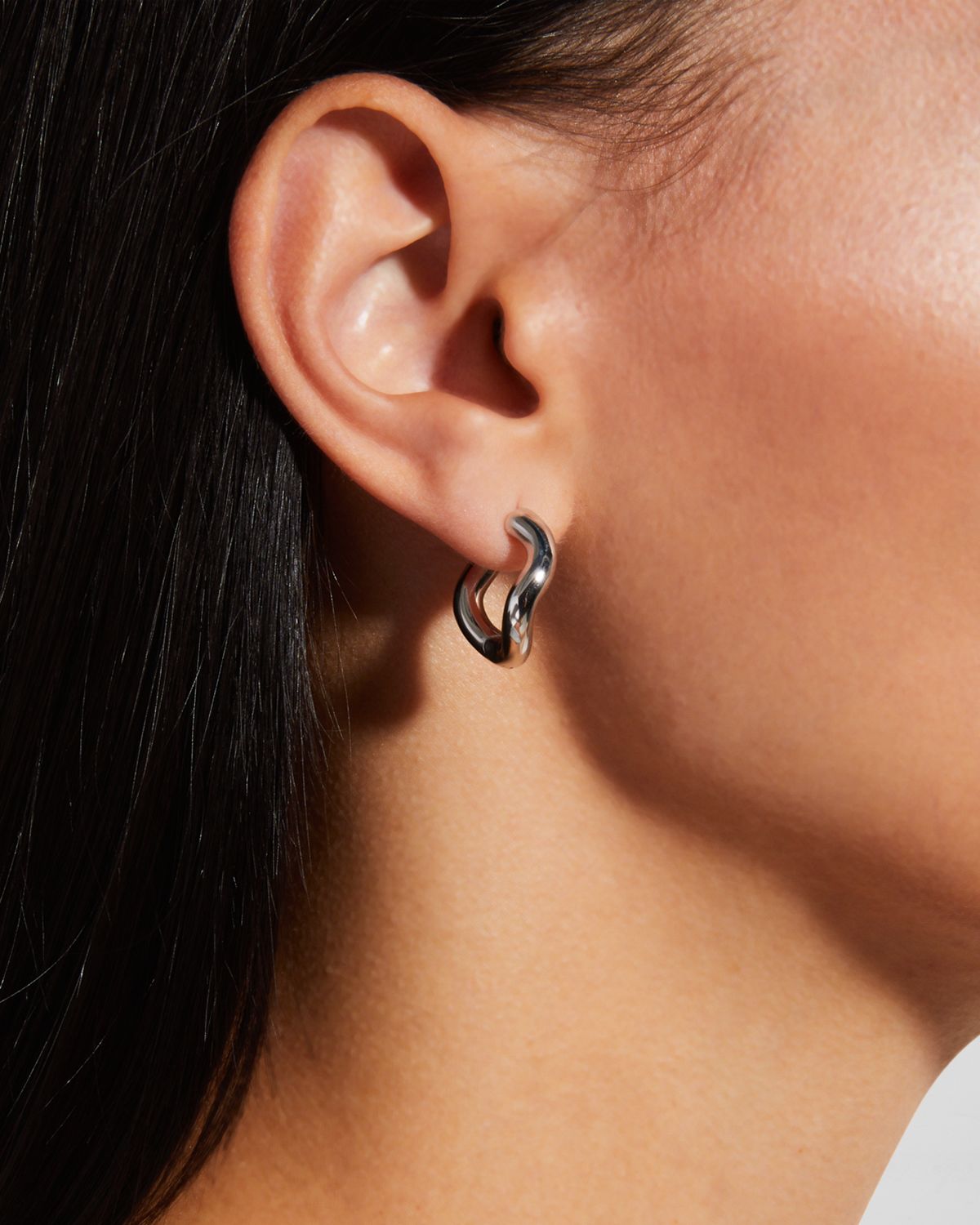 Charlotte Chesnais Boucles Doreilles Wave Huggie Earrings