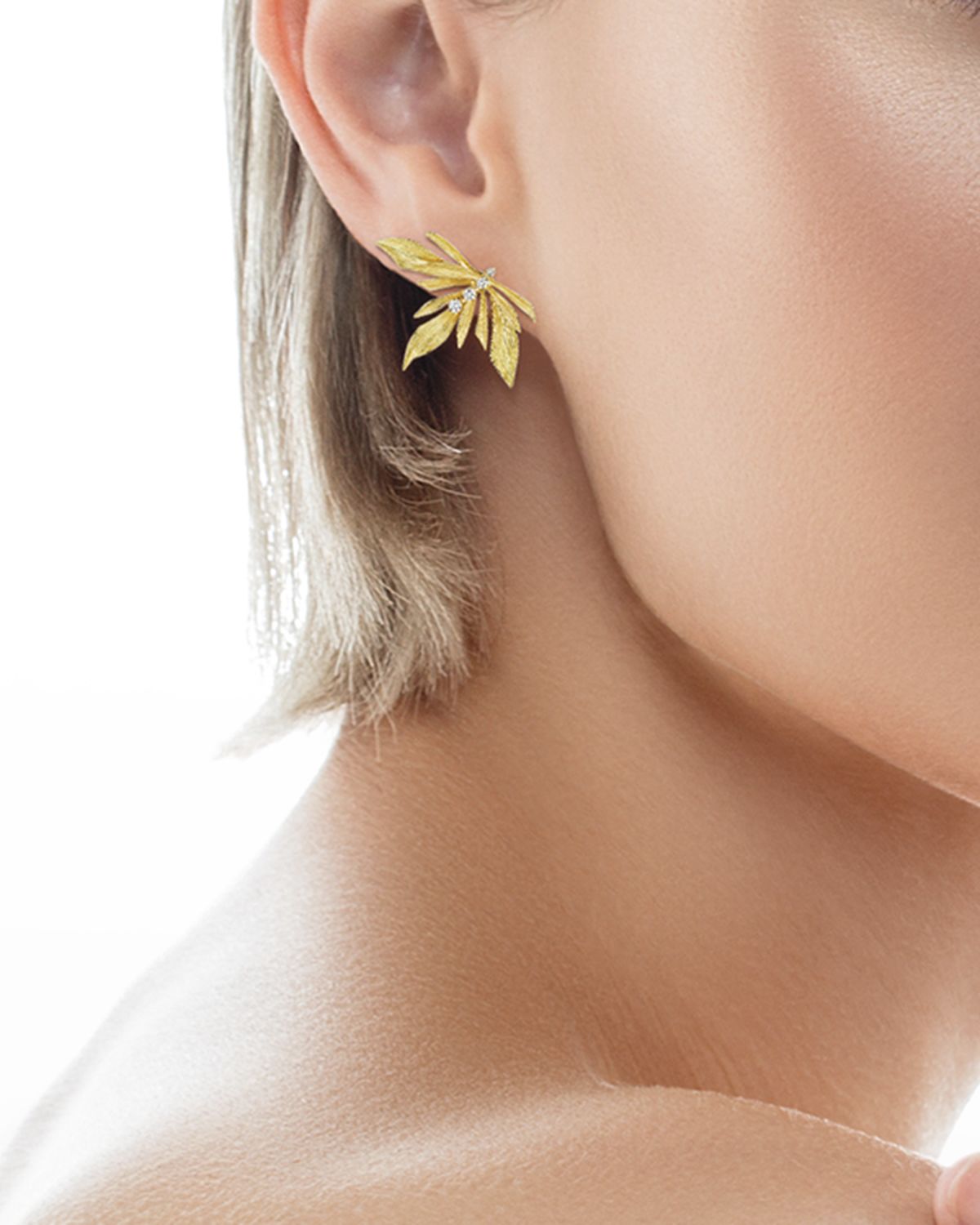 Hueb 18K Bahia Yellow Gold Flower Earrings with VS-GH Diamonds