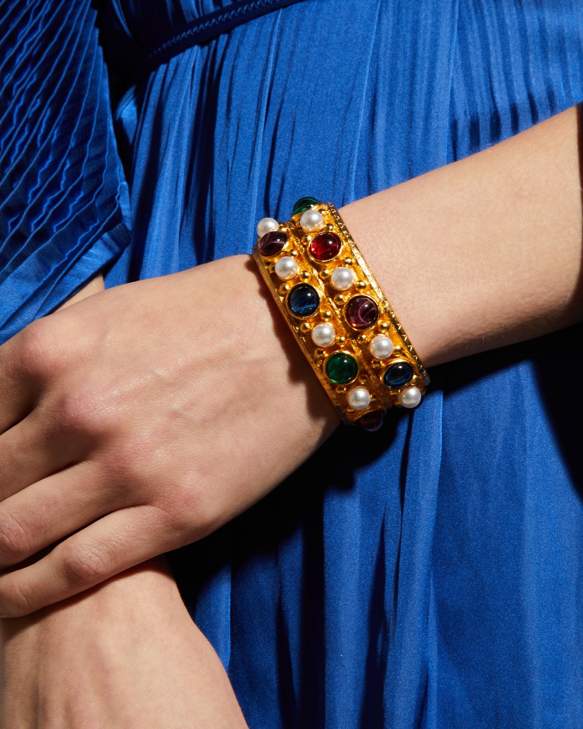 Ben-Amun Gold Stone and Pearly Bangle