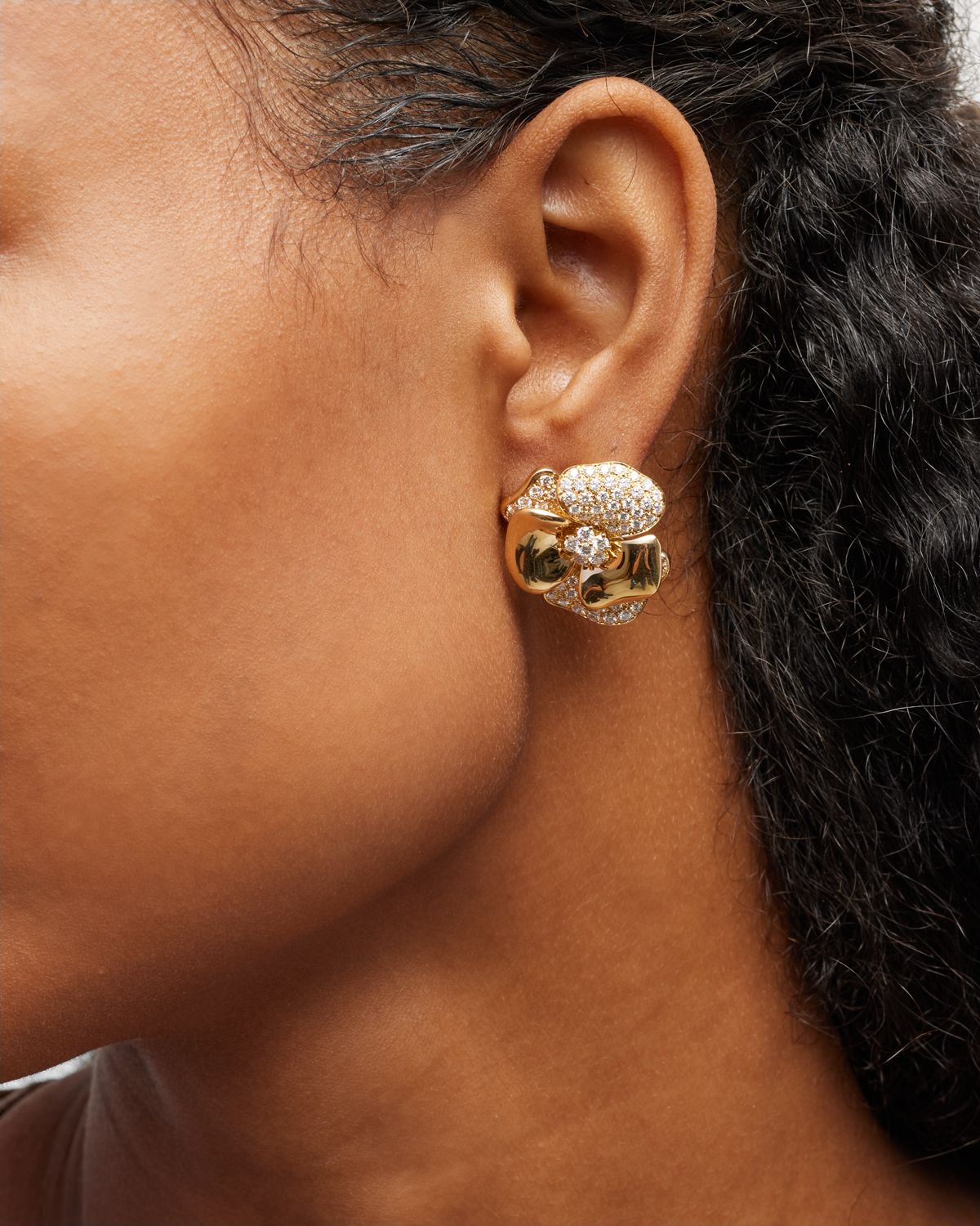 Leo Pizzo 18K Yellow Gold Diamond Flower Omega Clip Earrings