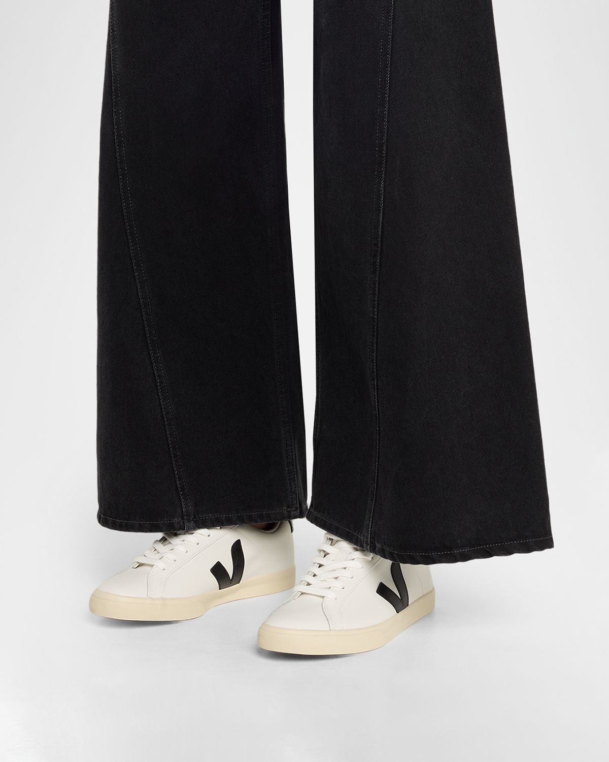 VEJA Esplar Bi-Color Low-Top Sneakers