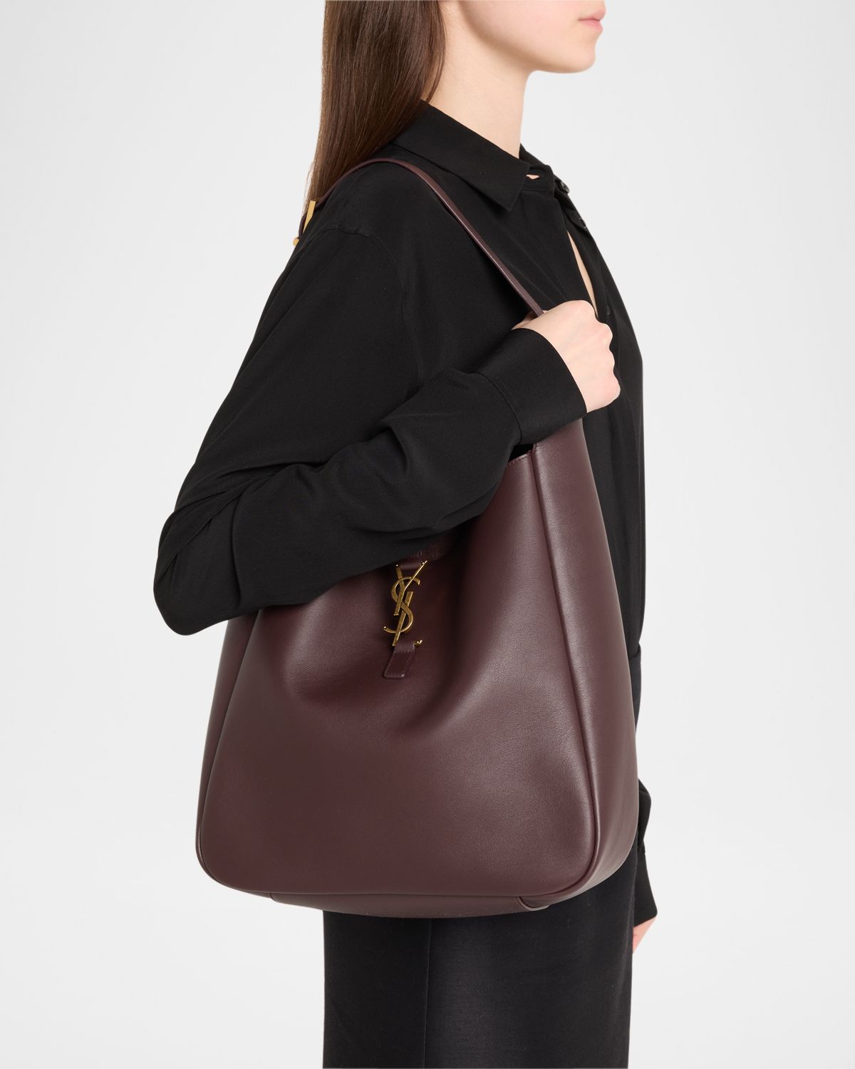 Saint Laurent Le 5 A 7 Large Shoulder Bucket Bag in Smooth Leather | Thumbnail 6 Saint Laurent Le 5 A 7 Large Shoulder Bucket Bag in Smooth Leather | Thumbnail 6