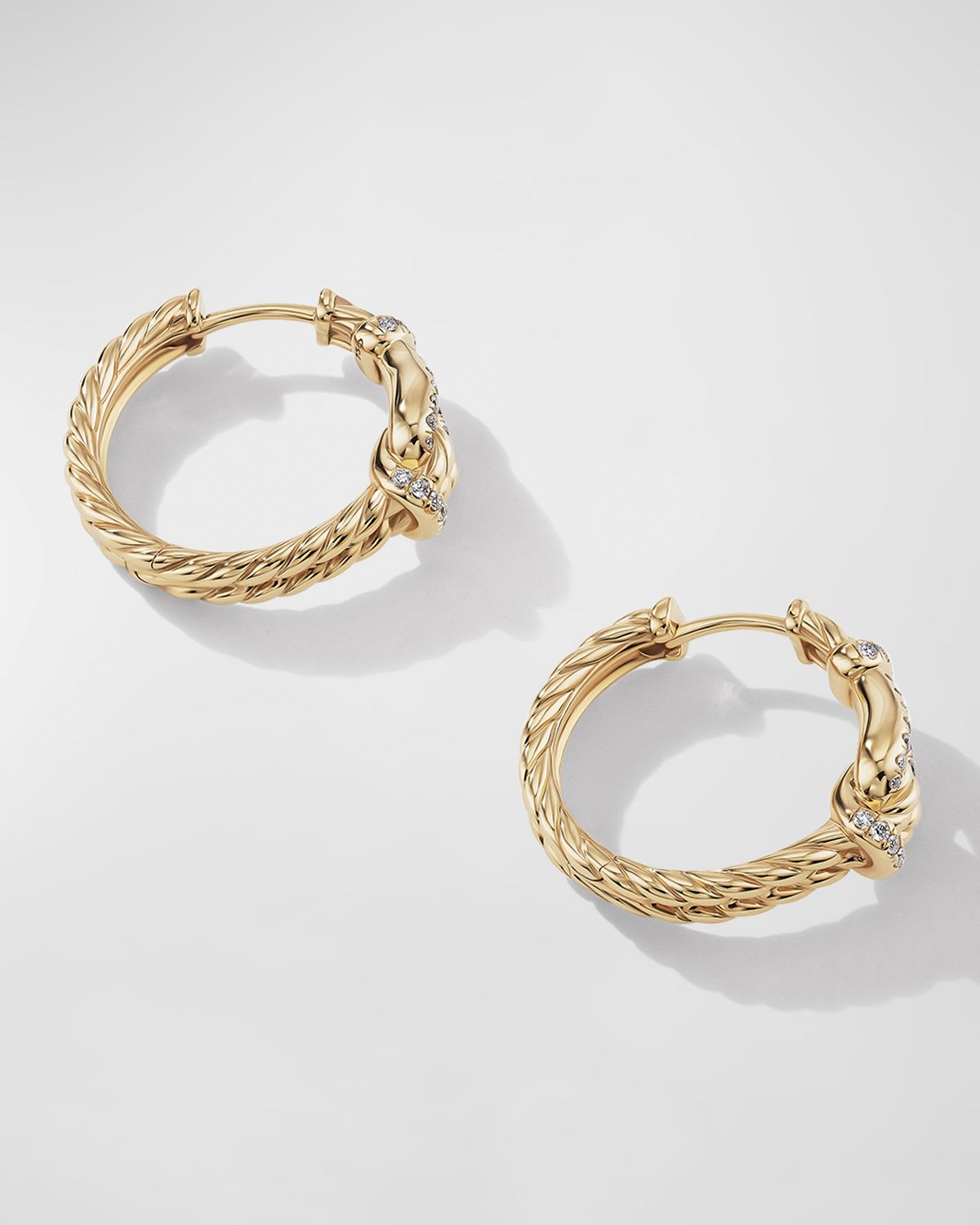 David Yurman Thoroughbred Loop Hoop Earrings with Diamonds in 18K Gold, 7mm, 0.75"