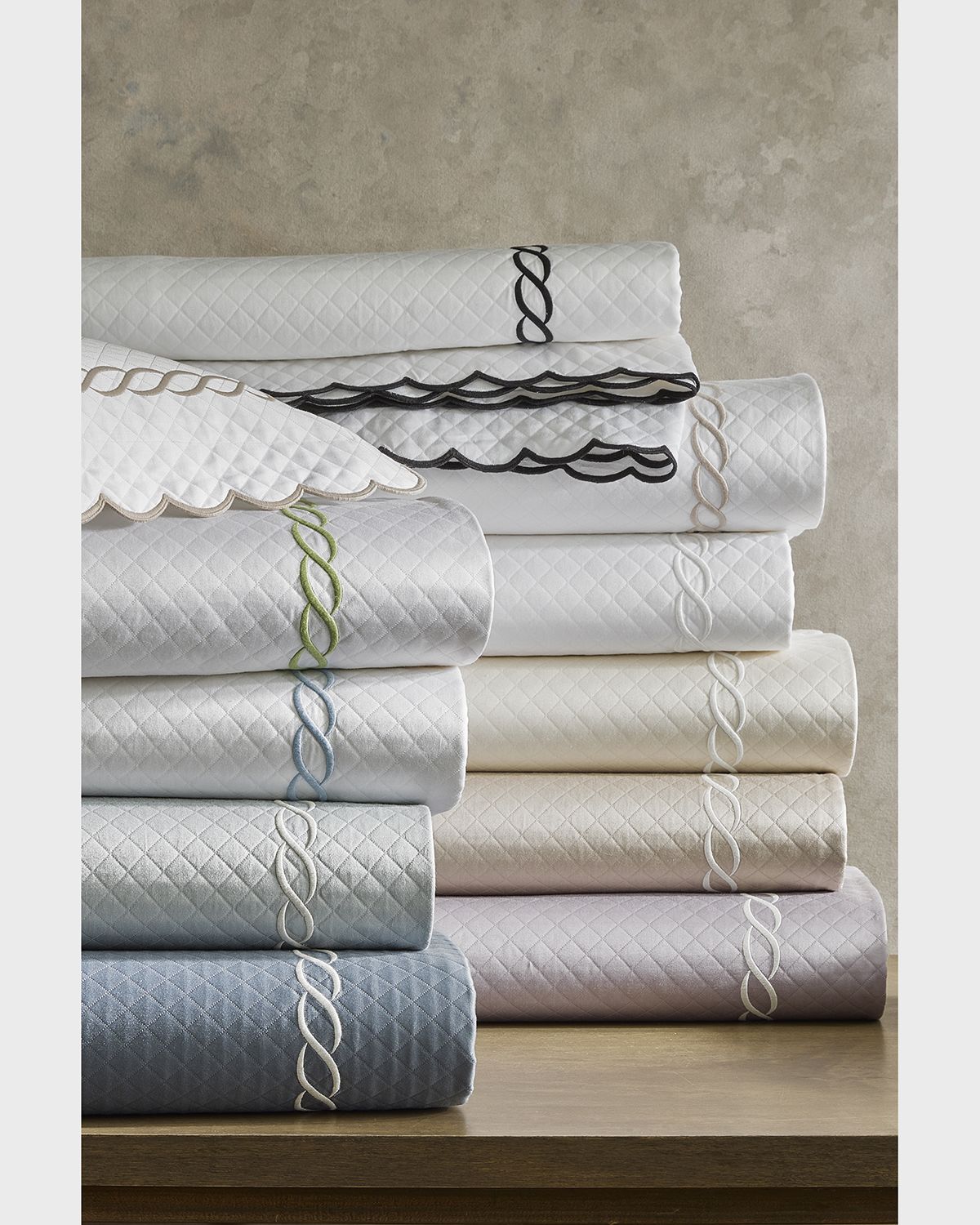 Matouk Classic Chain Scallop Matelasse King Coverlet | Thumbnail 5 Matouk Classic Chain Scallop Matelasse King Coverlet | Thumbnail 5