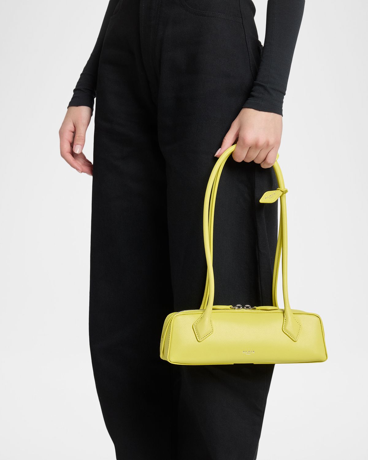 ALAÏA Le Teckel Small Shoulder Bag in Leather | Thumbnail 6 ALAÏA Le Teckel Small Shoulder Bag in Leather | Thumbnail 6