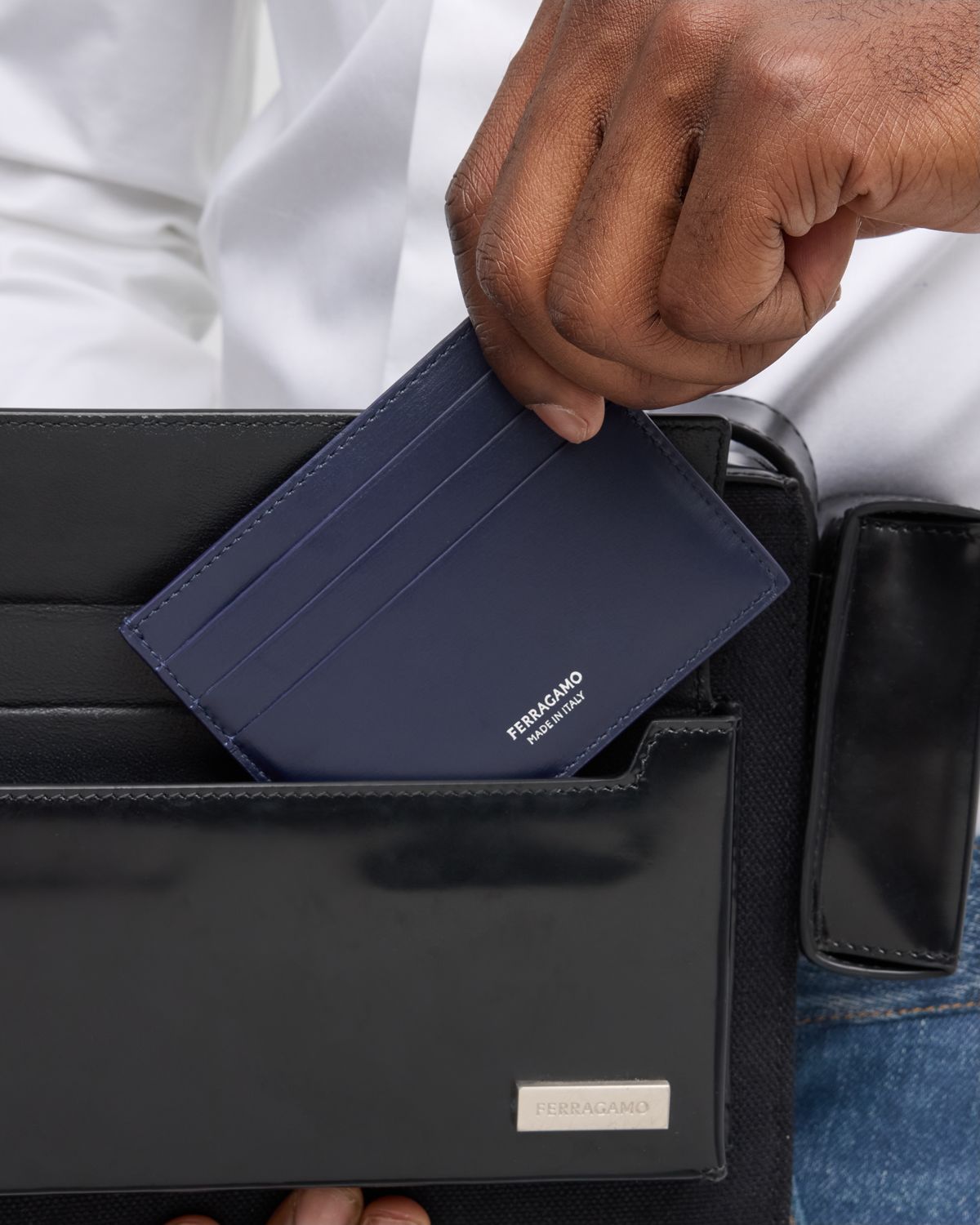 Ferragamo Men 's Classic Hammered Leather Card Holder