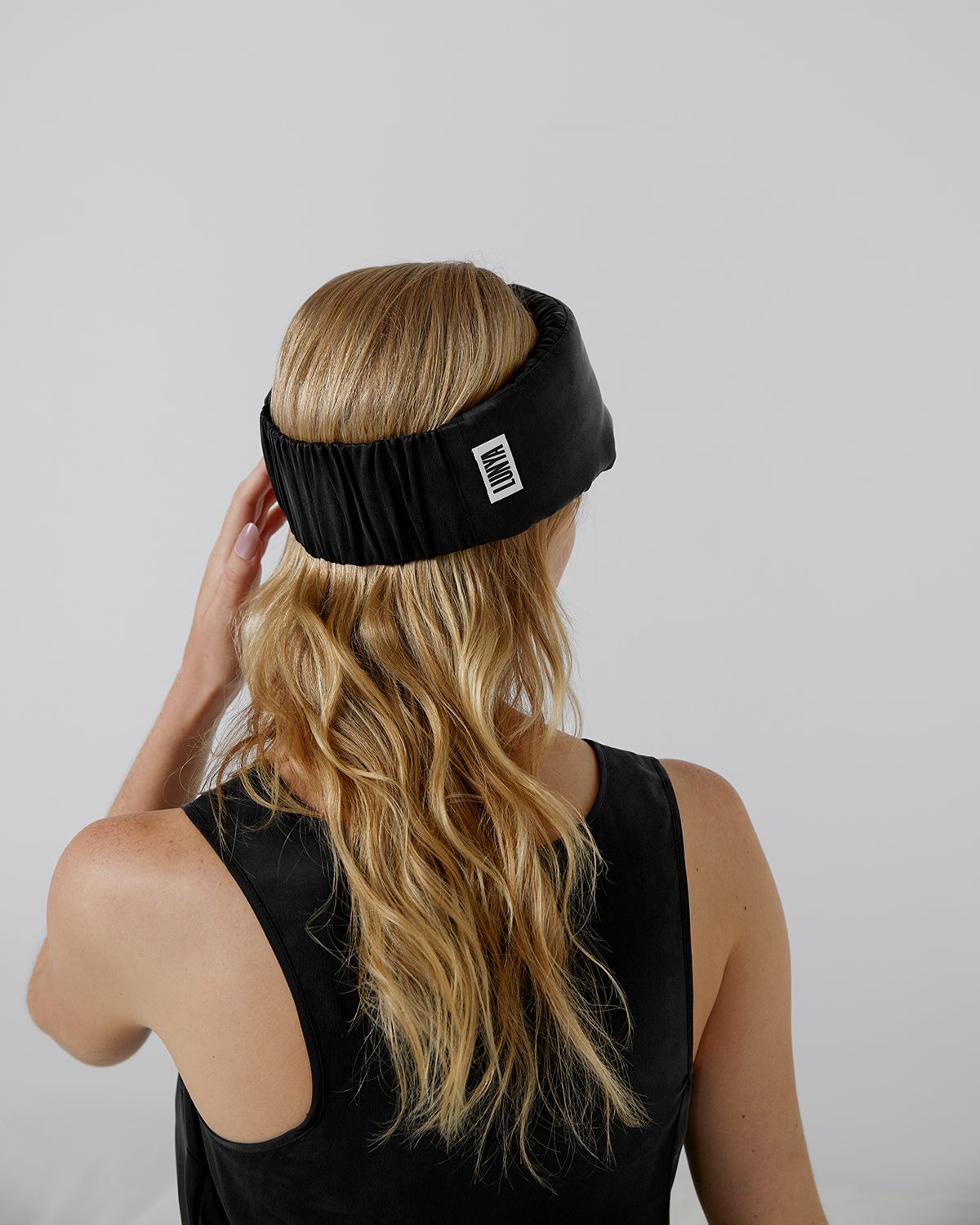 Lunya Thermoregulating Washable Silk Sleep Mask