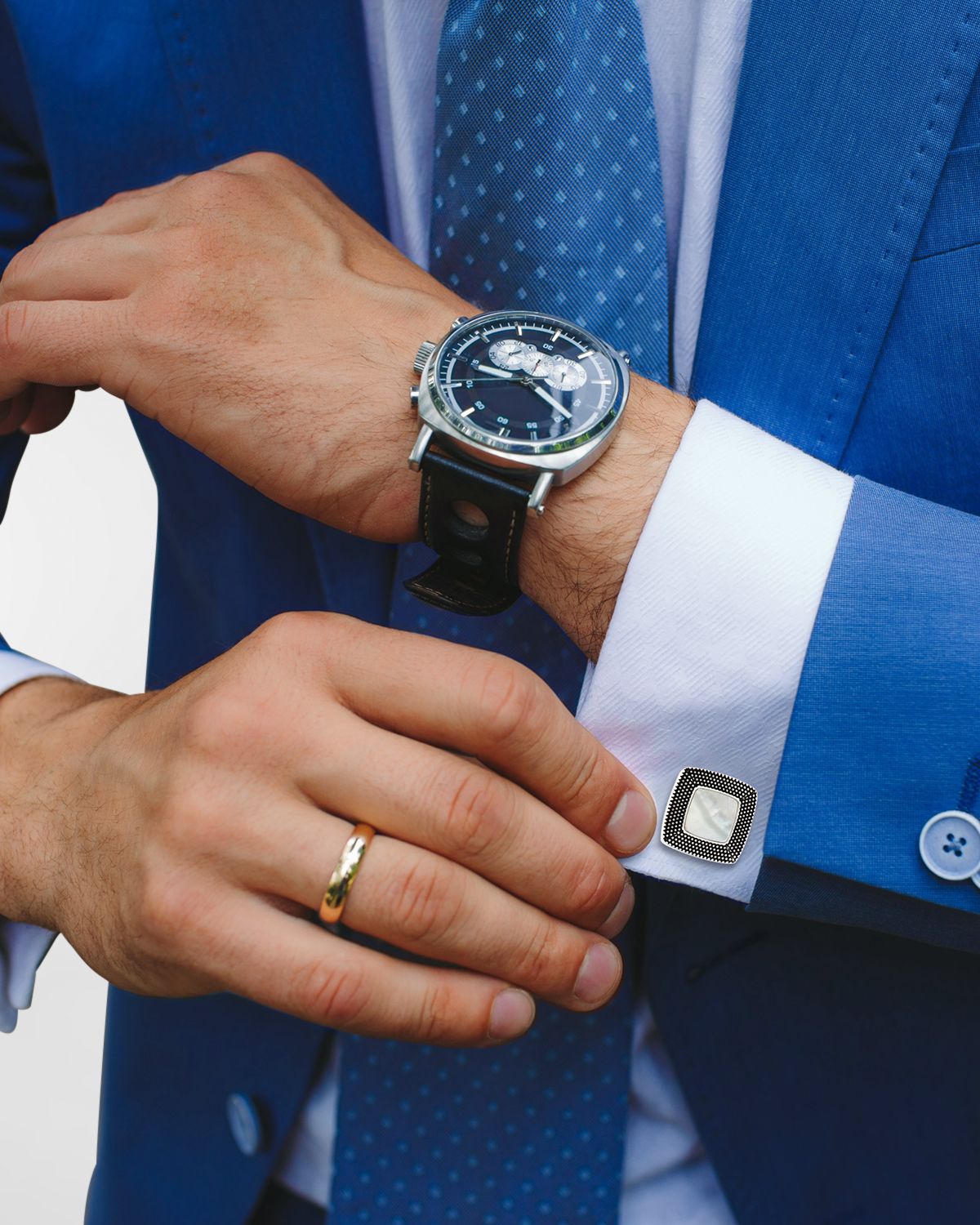 Link Up Men 's Square Mother-Of-Pearl Antique-Border Cuffinks