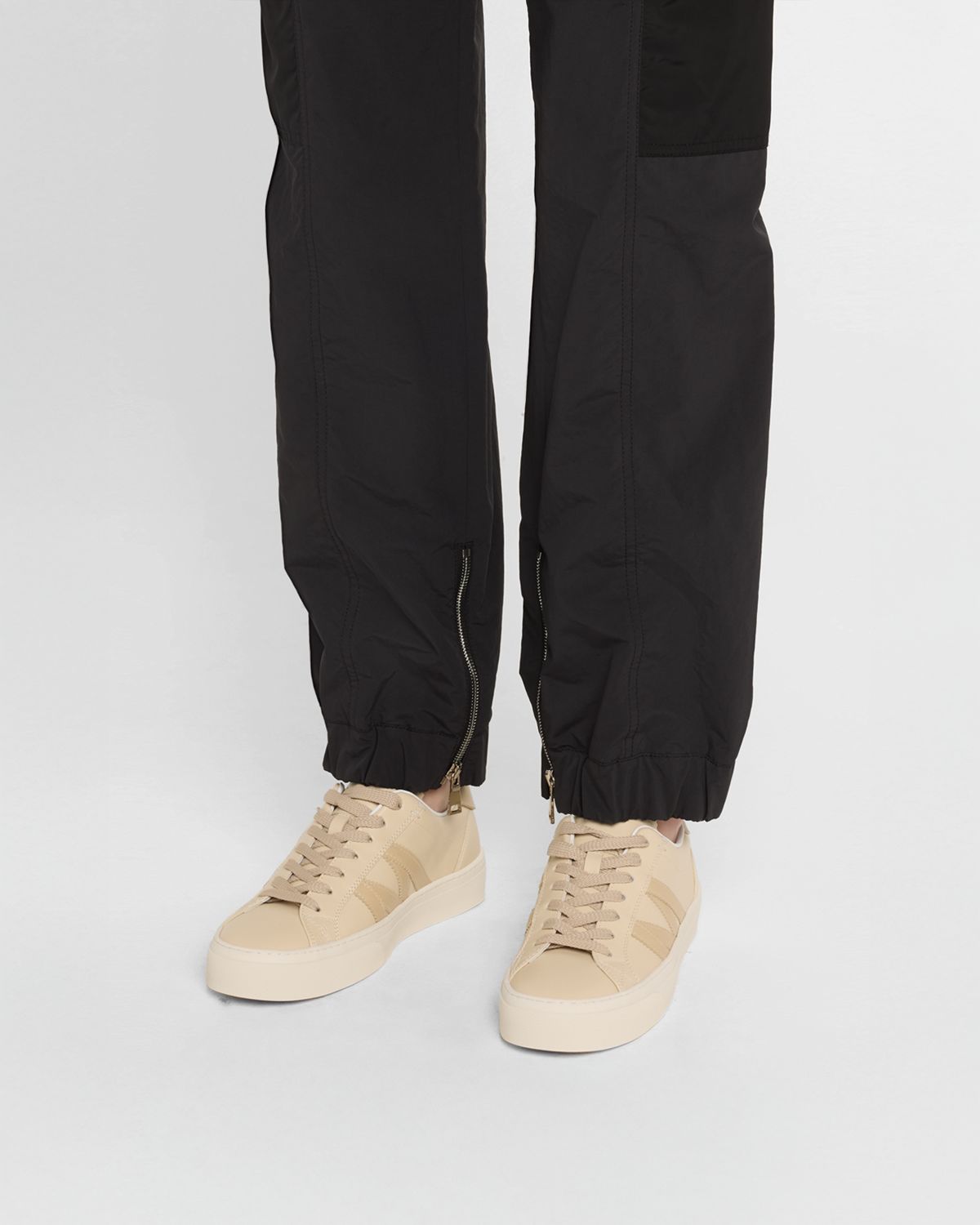 Moncler Monaco Leather Low-Top Sneakers