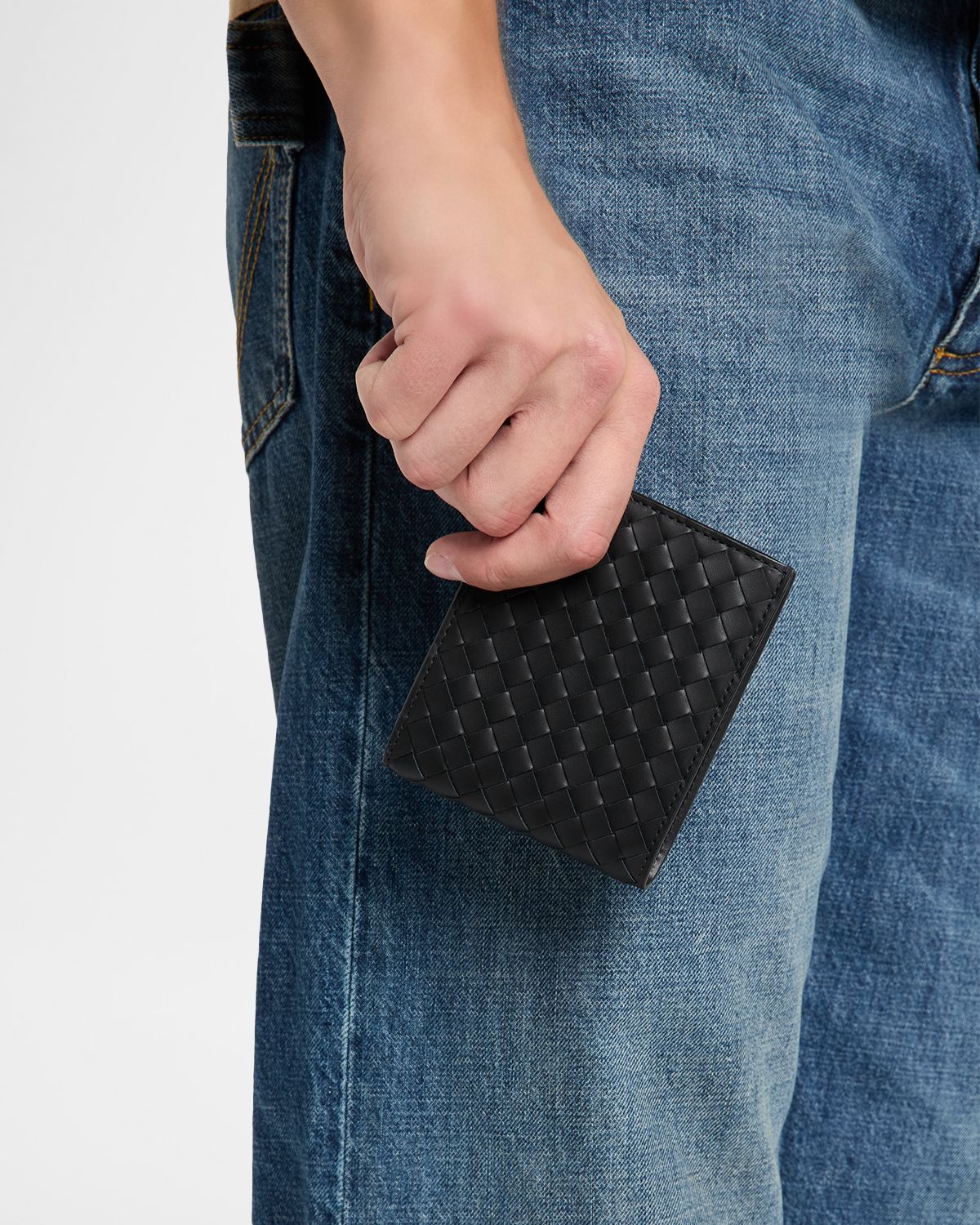 Bottega Veneta Men 's Intrecciato Calfskin Bifold Wallet