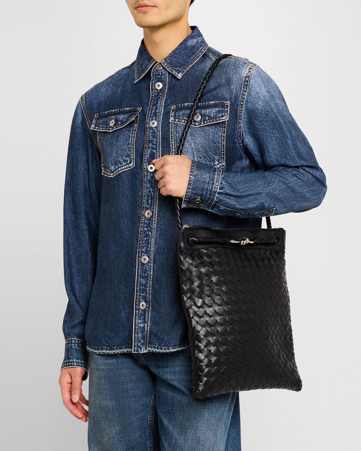 Bottega Veneta Men 's Andiamo Intrecciato Leather Flat Messenger Bag