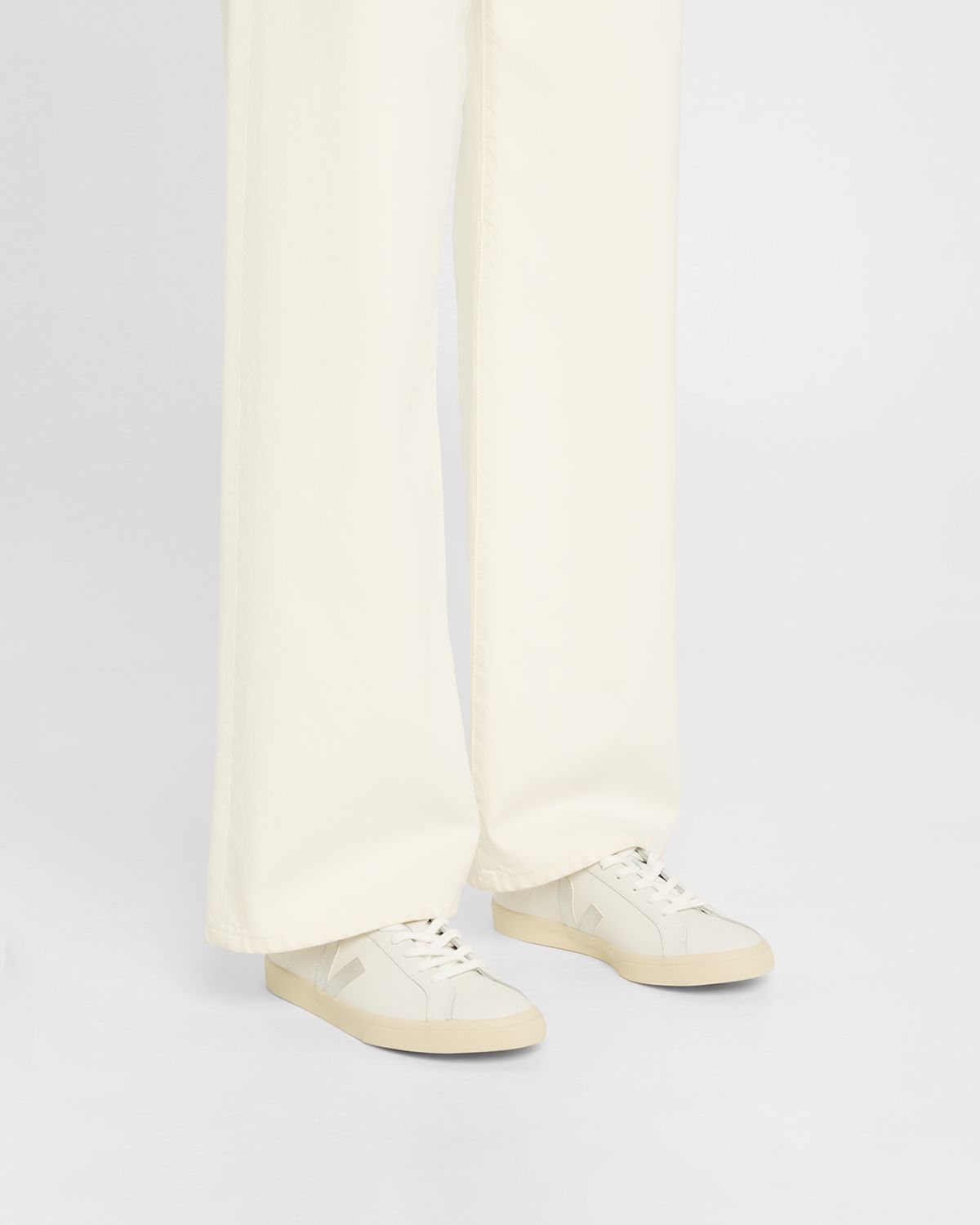 VEJA Esplar Bi-Color Low-Top Sneakers