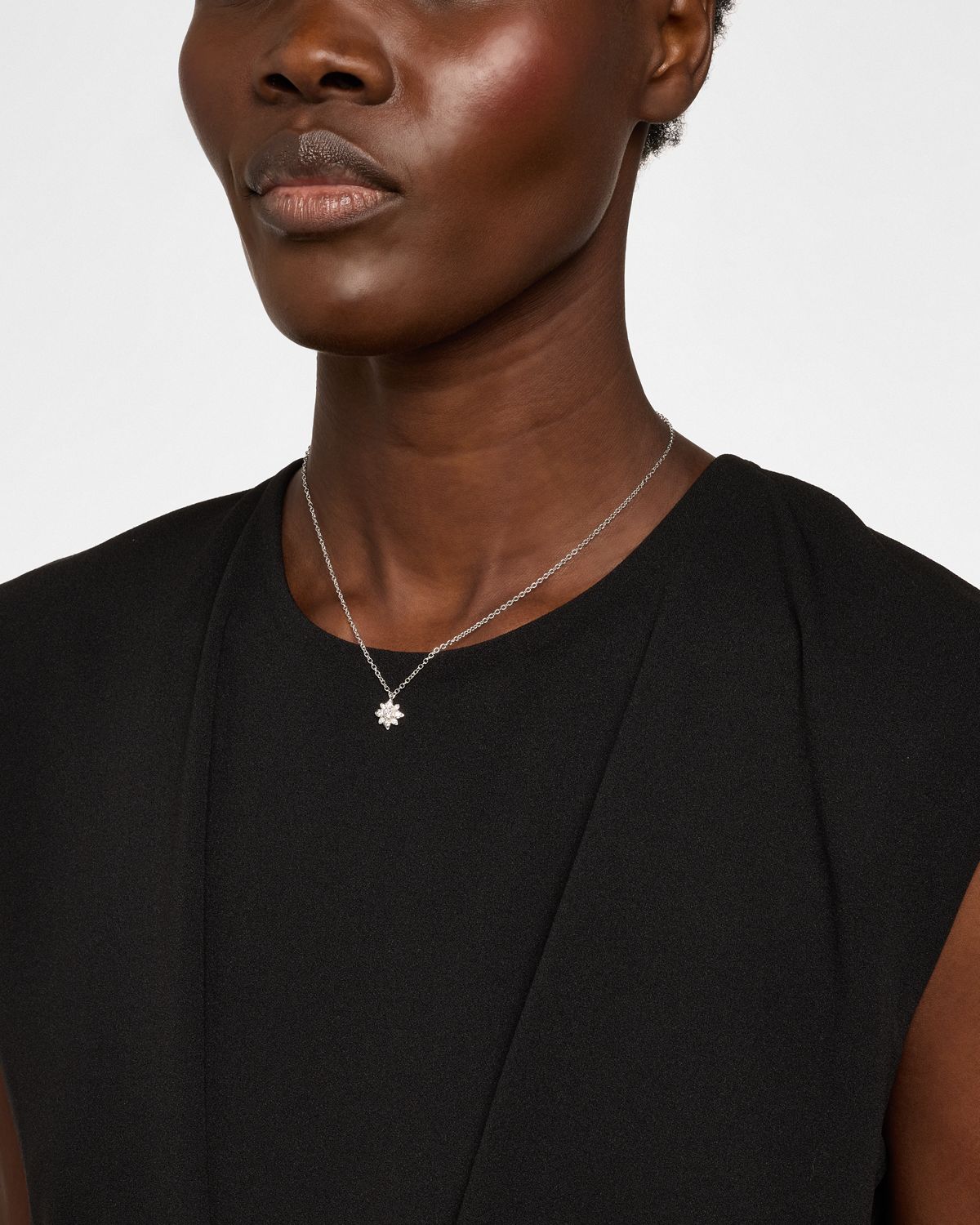 Gucci 18K White Gold Diamond Flower Pendant Necklace