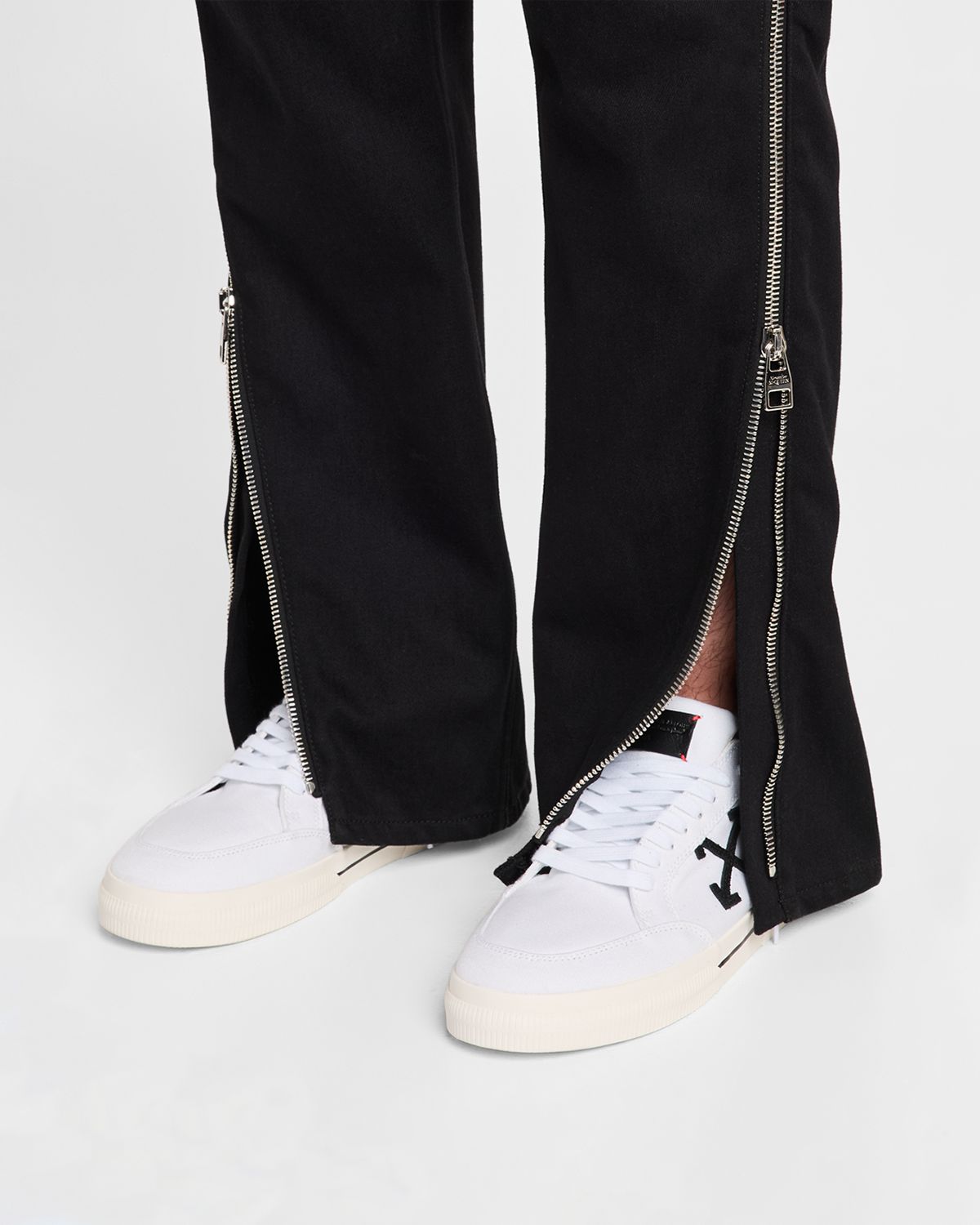 Off-White Men 's Low Vulcanized Canvas Sneakers