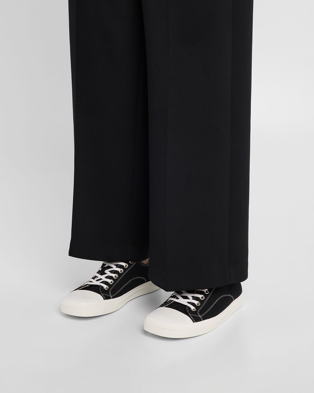 Moschino Men 's Canvas Low-Top Sneakers