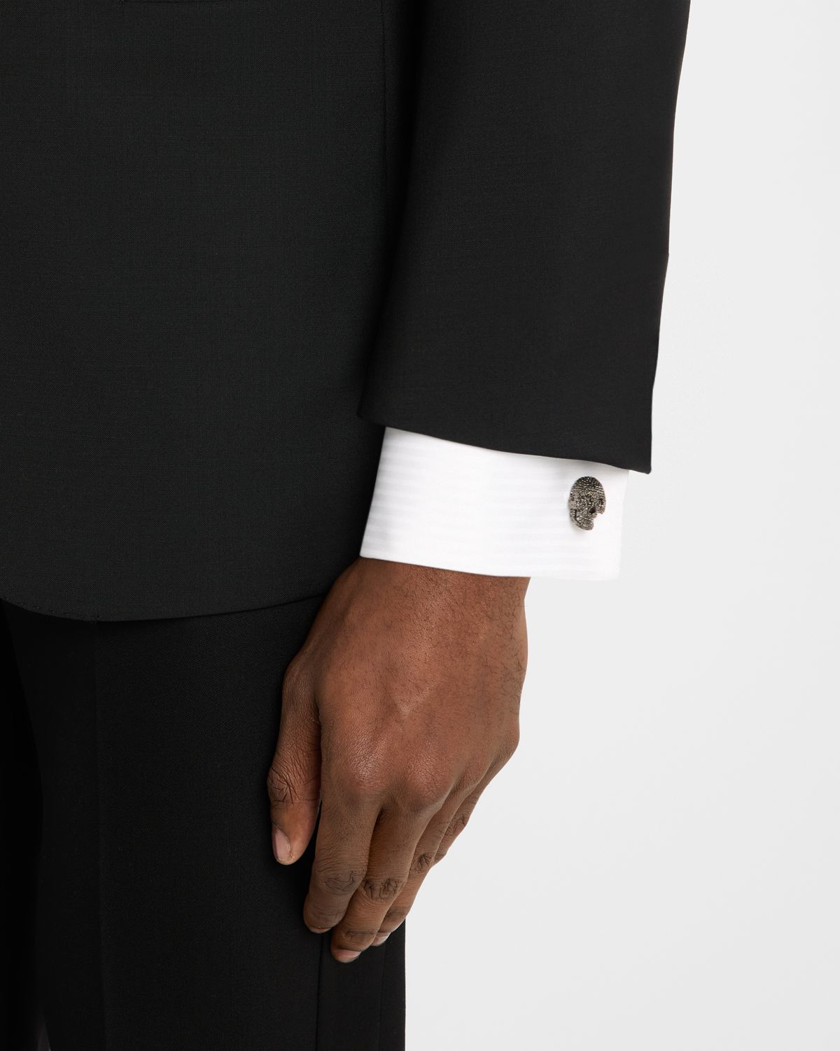 Link Up Men 's Granulated Gunmetal Skull Cufflinks