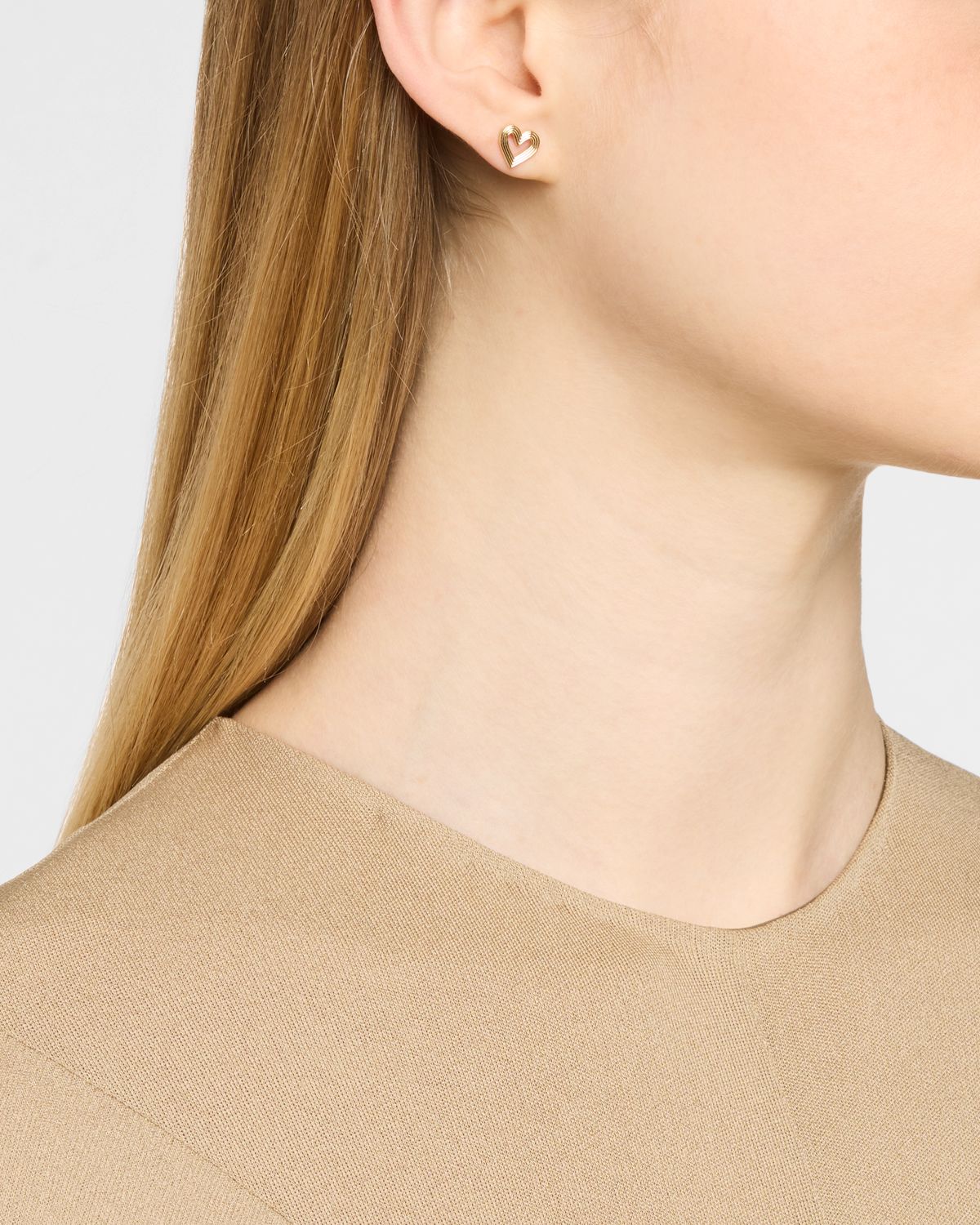 Sydney Evan Fluted Heart Stud Earrings