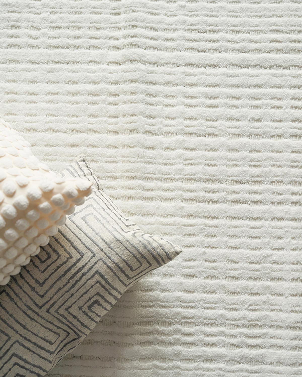 Exquisite Rugs Cabrini Hand-Loomed White Rug, 6 ' x 9 ' | Thumbnail 5