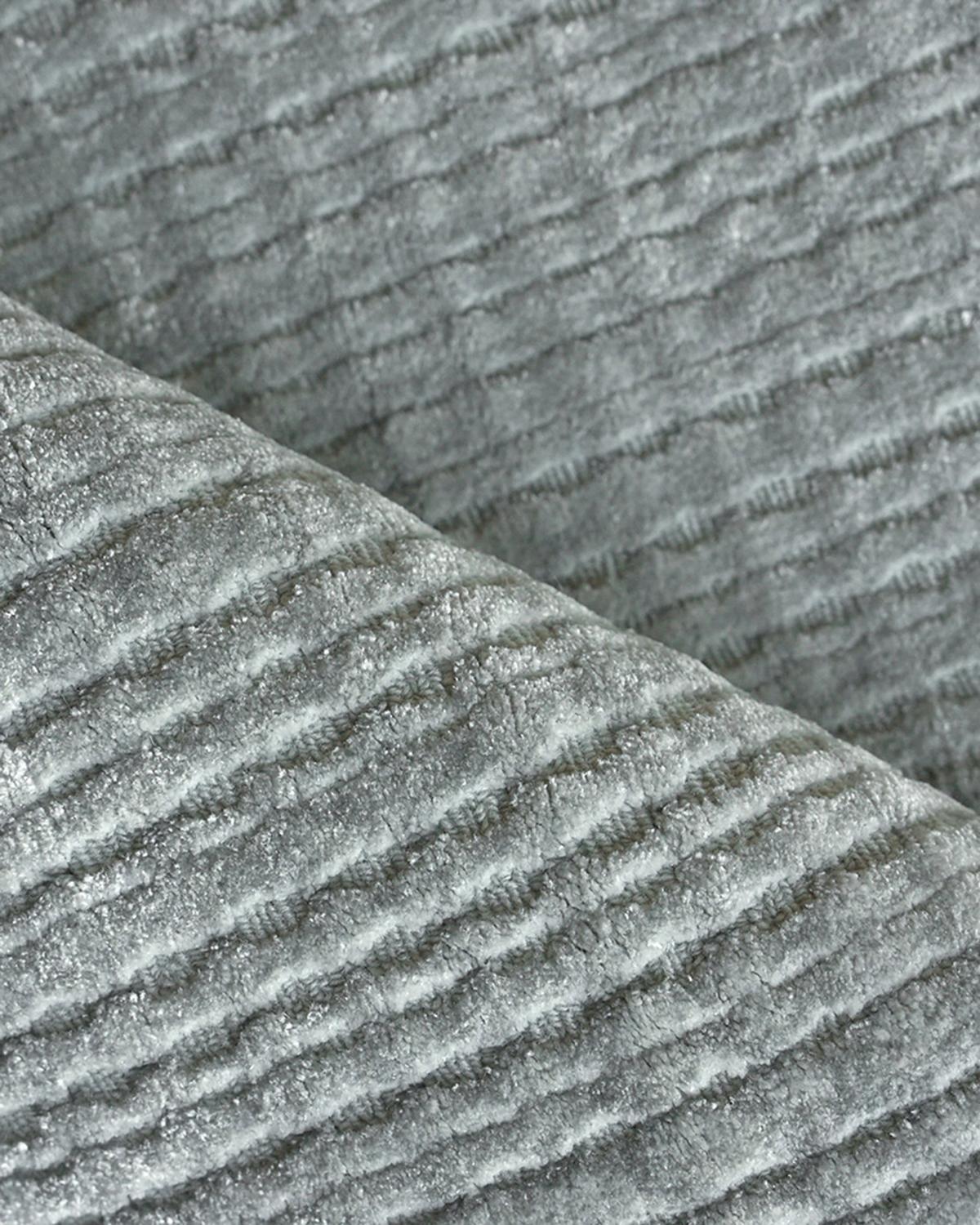 Exquisite Rugs Cabrini Hand-Loomed Silver Rug, 6 ' x 9 ' | Thumbnail 2