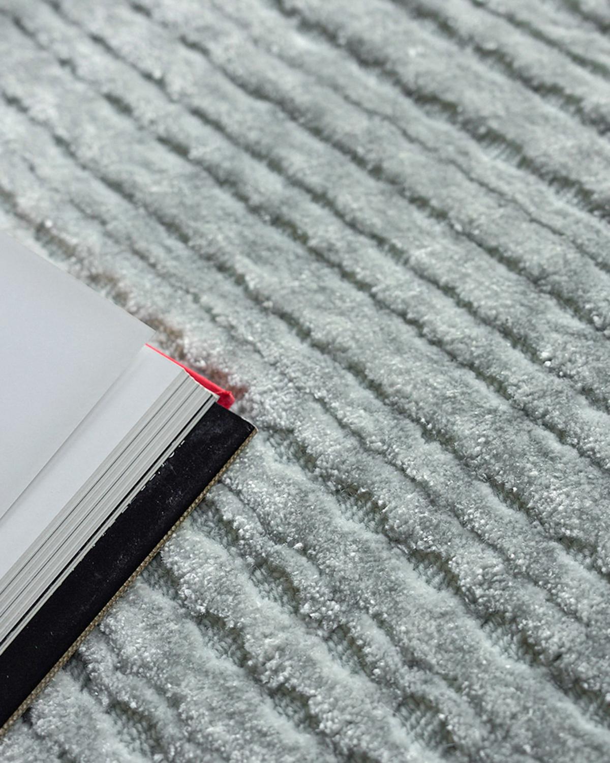 Exquisite Rugs Cabrini Hand-Loomed Silver Rug, 6 ' x 9 ' | Thumbnail 5