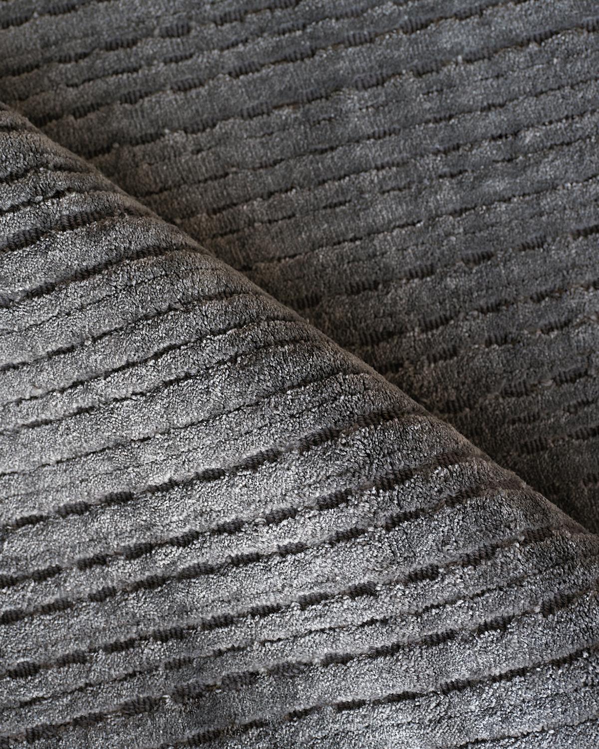 Exquisite Rugs Cabrini Hand-Loomed Gray Rug, 4 ' x 6 ' | Thumbnail 2
