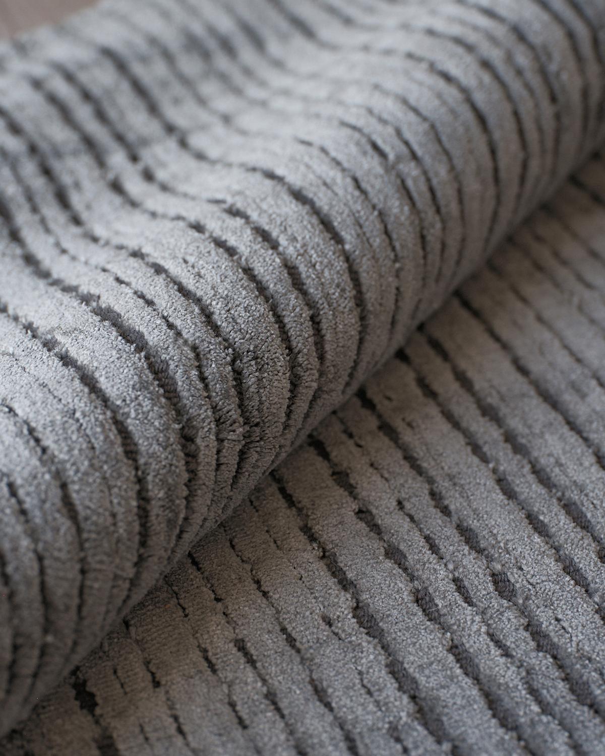 Exquisite Rugs Cabrini Hand-Loomed Gray Rug, 4 ' x 6 ' | Thumbnail 5