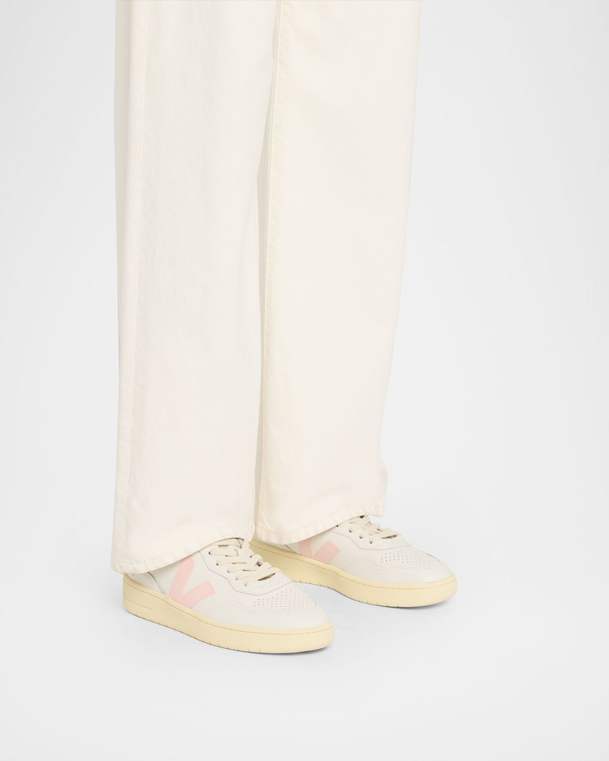 VEJA V-90 Bicolor Low-Top Sneakers