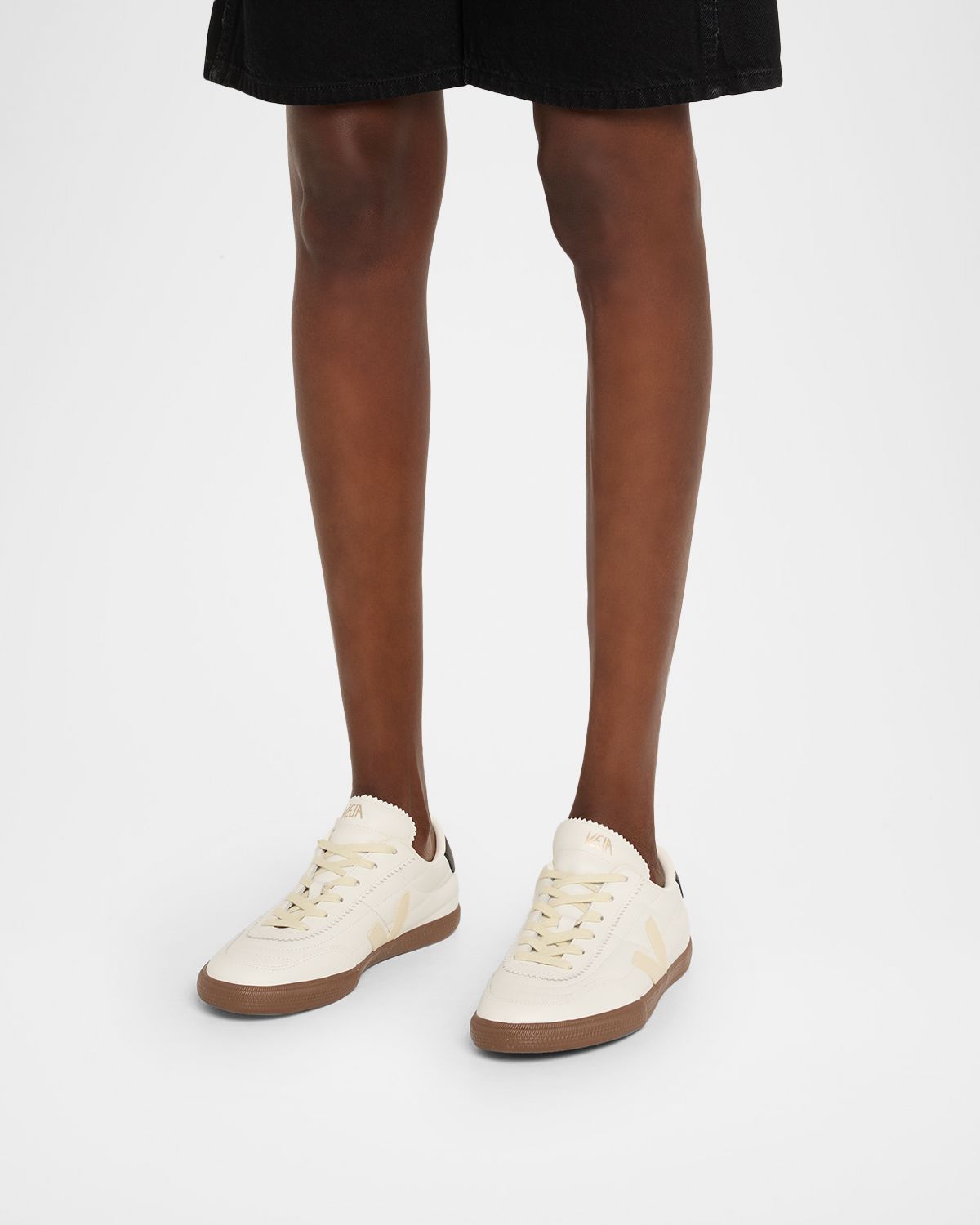 VEJA Panenka Low-Top Leather Sneakers