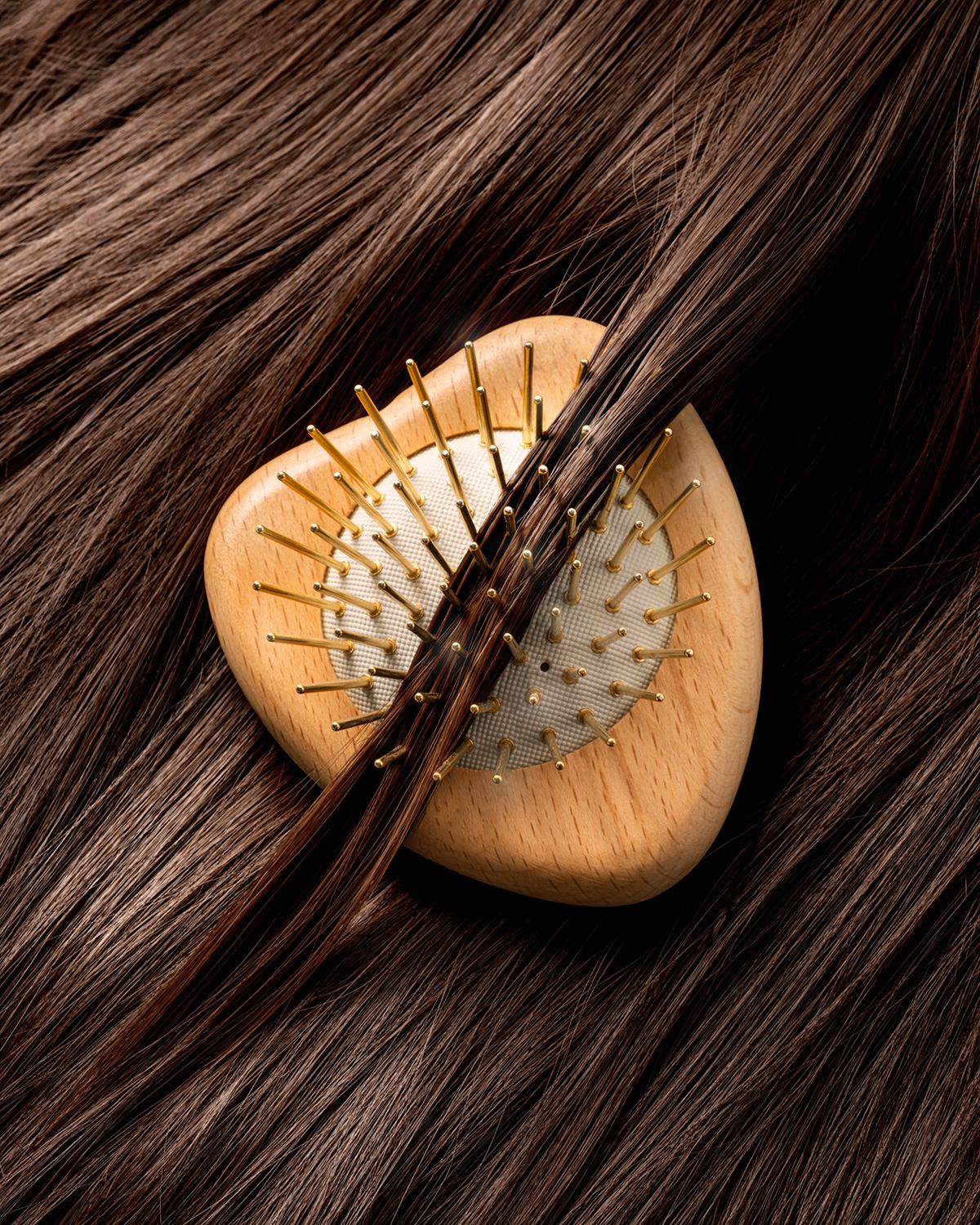 SNOW FOX Gua Sha Hair and Scalp Brush Love Heart Wooden Edition | Thumbnail 3