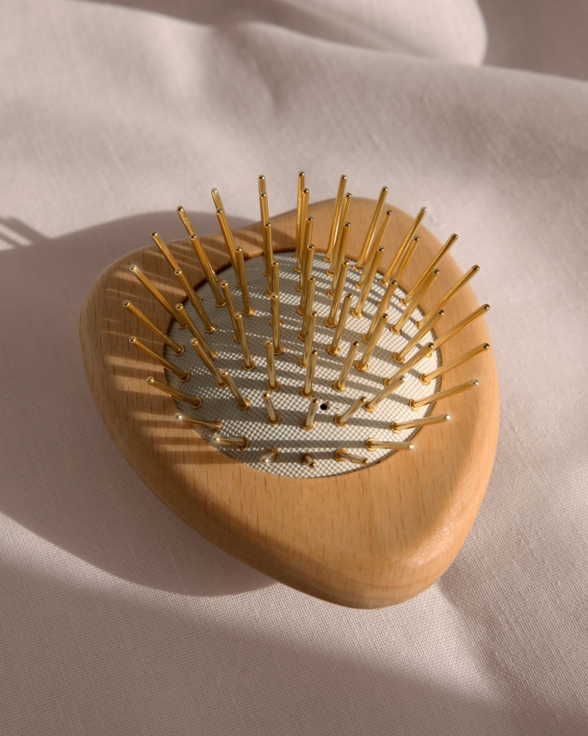 SNOW FOX Gua Sha Hair and Scalp Brush Love Heart Wooden Edition | Thumbnail 4