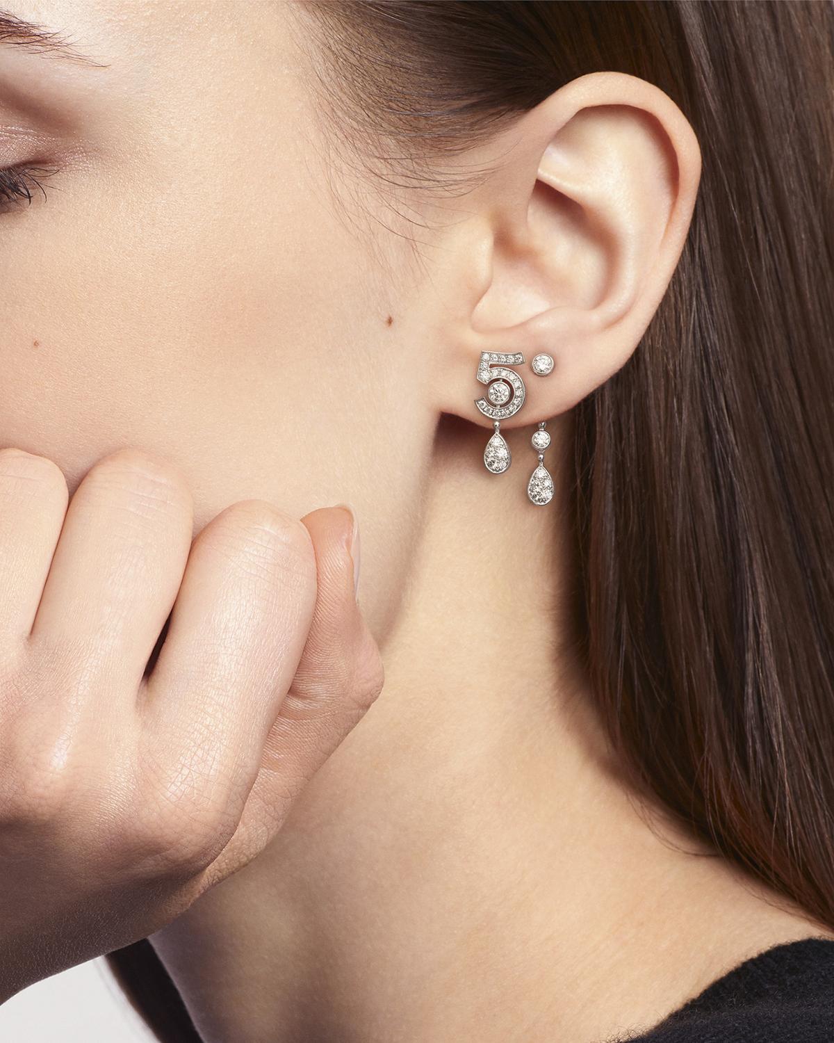 CHANEL Eternal N°5 Transformable Earrings | Thumbnail 4