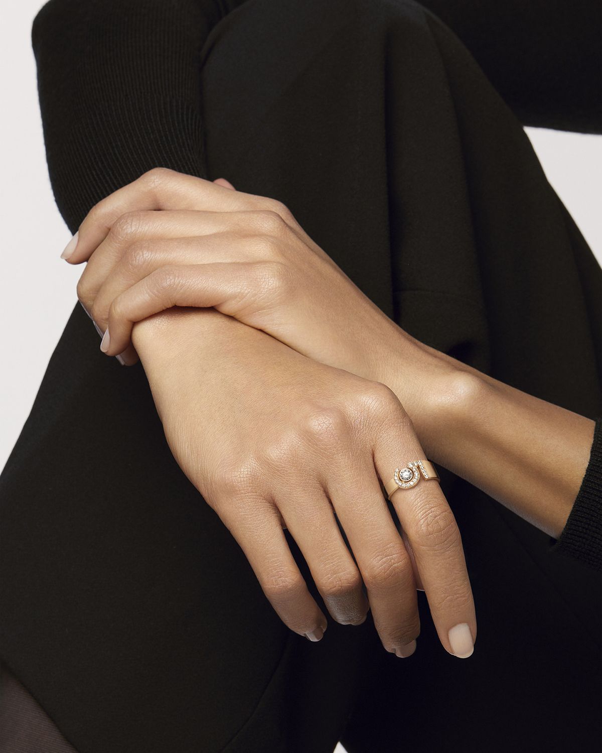 CHANEL ETERNAL N°5 RING