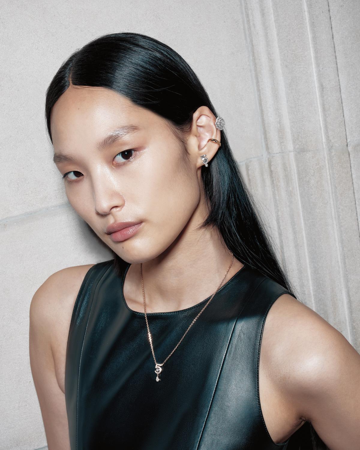 CHANEL Eternal N°5 Single Earring | Thumbnail 4