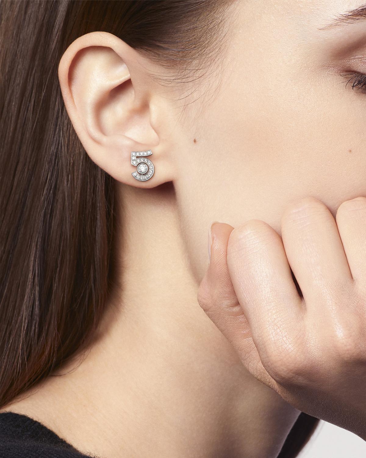 CHANEL Eternal N°5 Transformable Earrings | Thumbnail 5