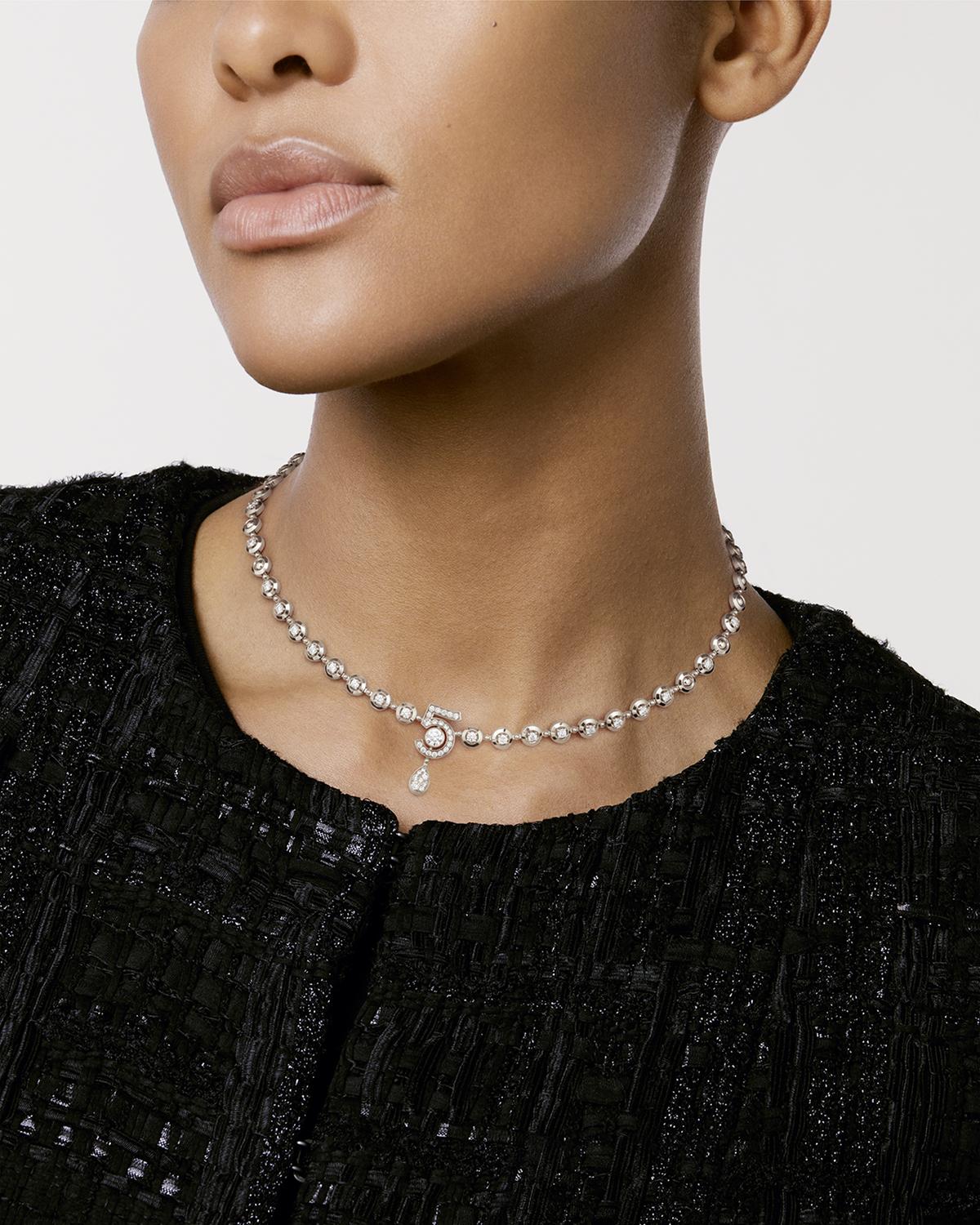 CHANEL ETERNAL N°5 DIAMOND LINE NECKLACE | Thumbnail 4