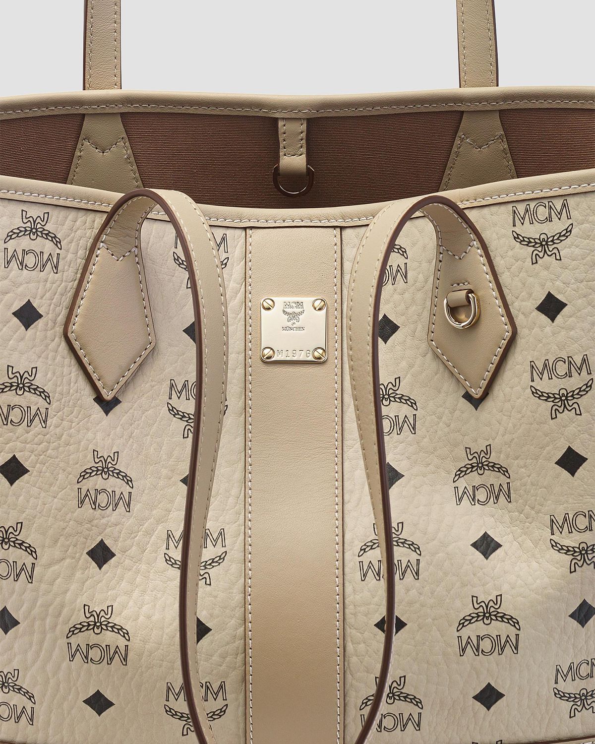 MCM Liz Small Visetos Shopper Tote Bag | Thumbnail 4